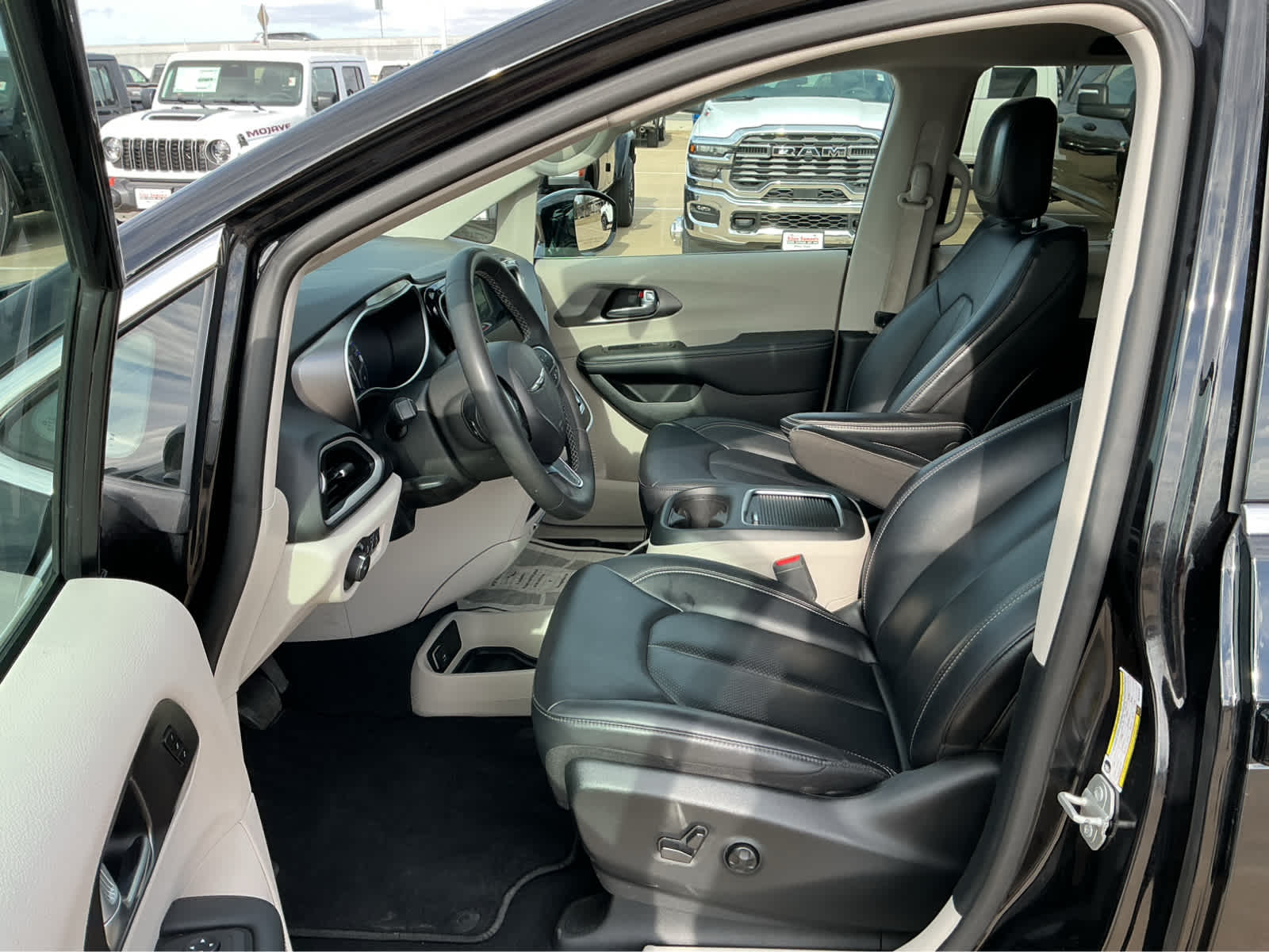 Used Car 2024 Chrysler Pacifica  Touring L For Sale Under $35,000 In Waco, Texas