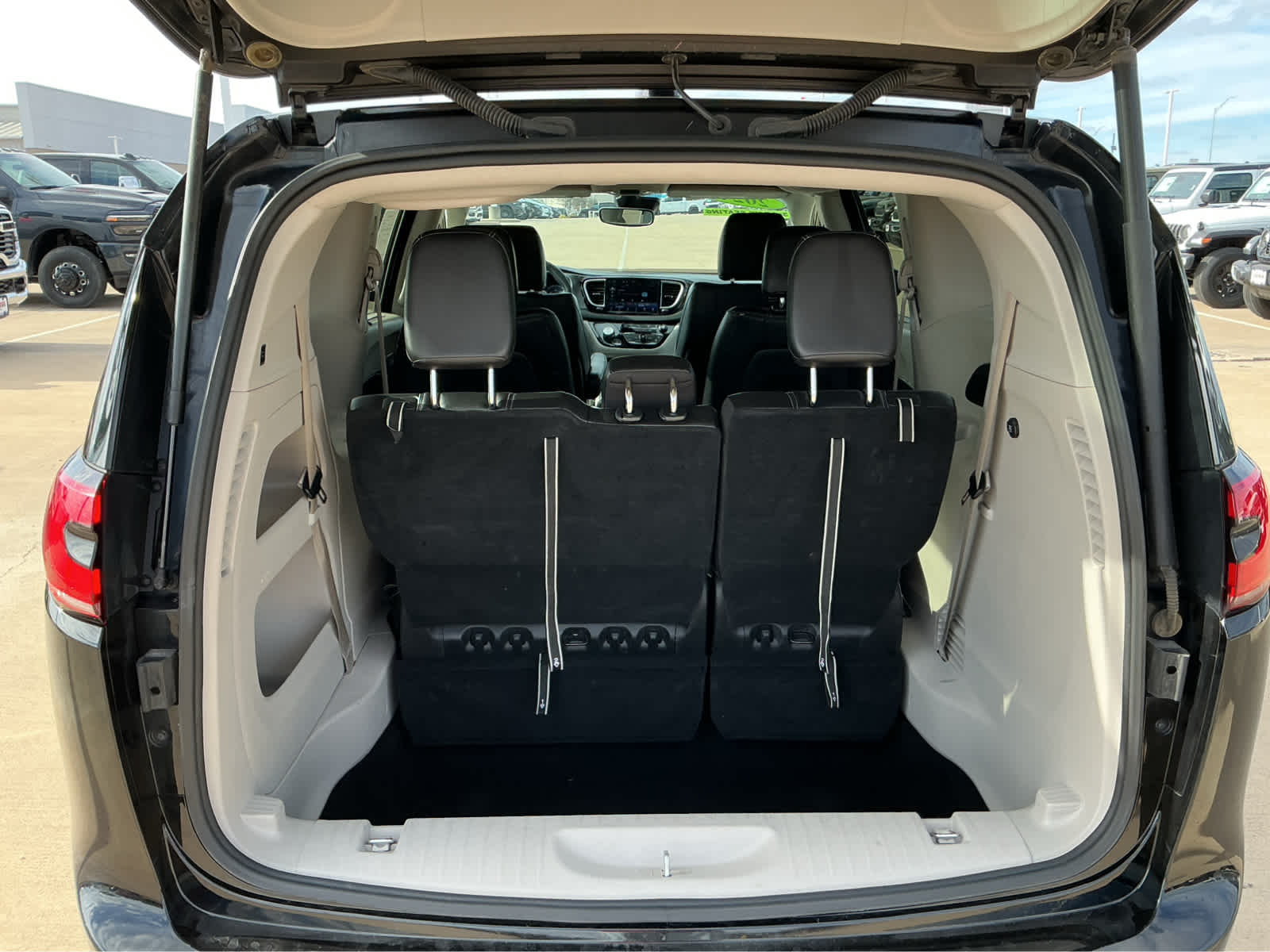 Used Car 2024 Chrysler Pacifica  Touring L For Sale Under $35,000 In Waco, Texas