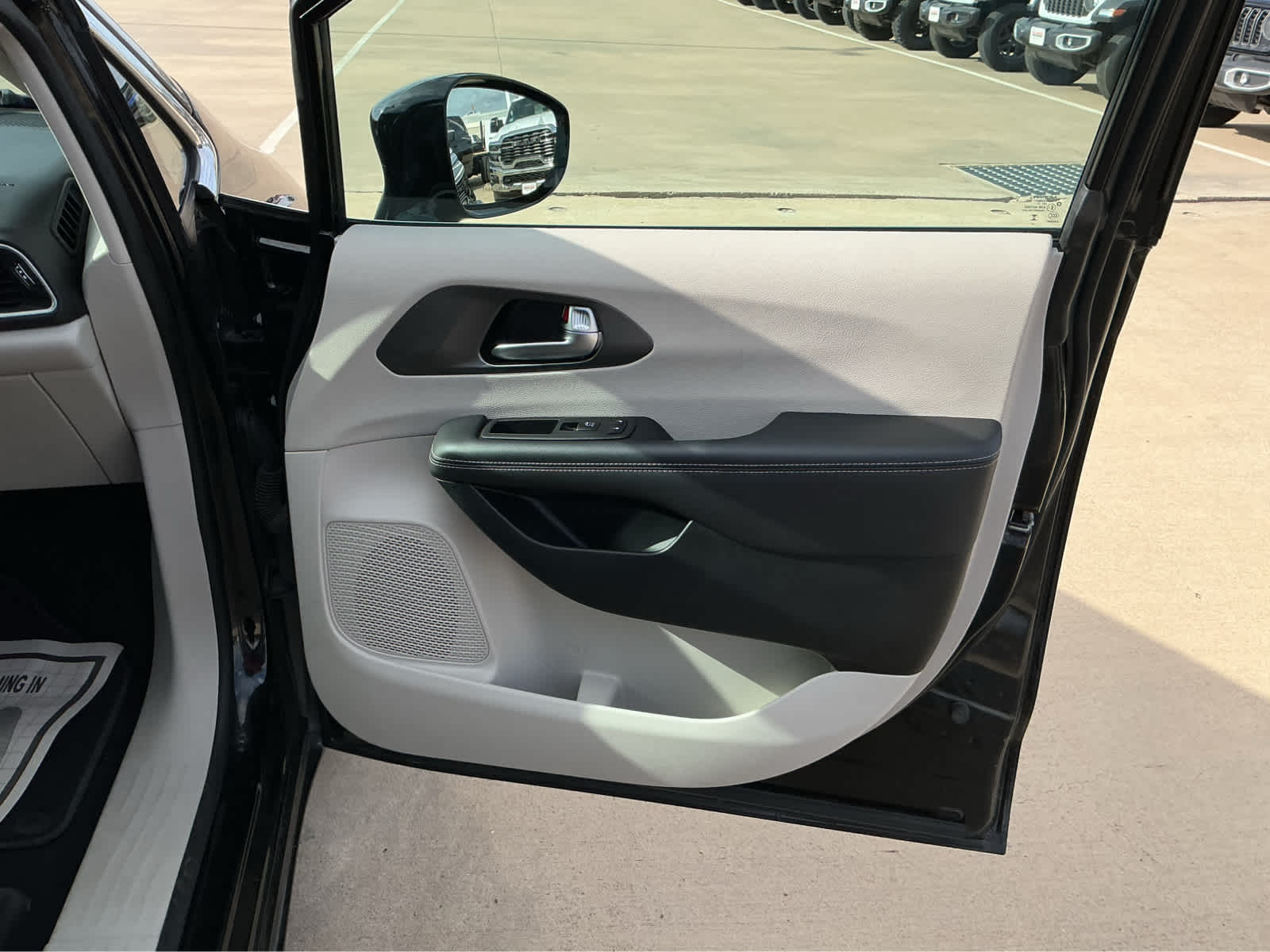 Used Car 2024 Chrysler Pacifica  Touring L For Sale Under $35,000 In Waco, Texas