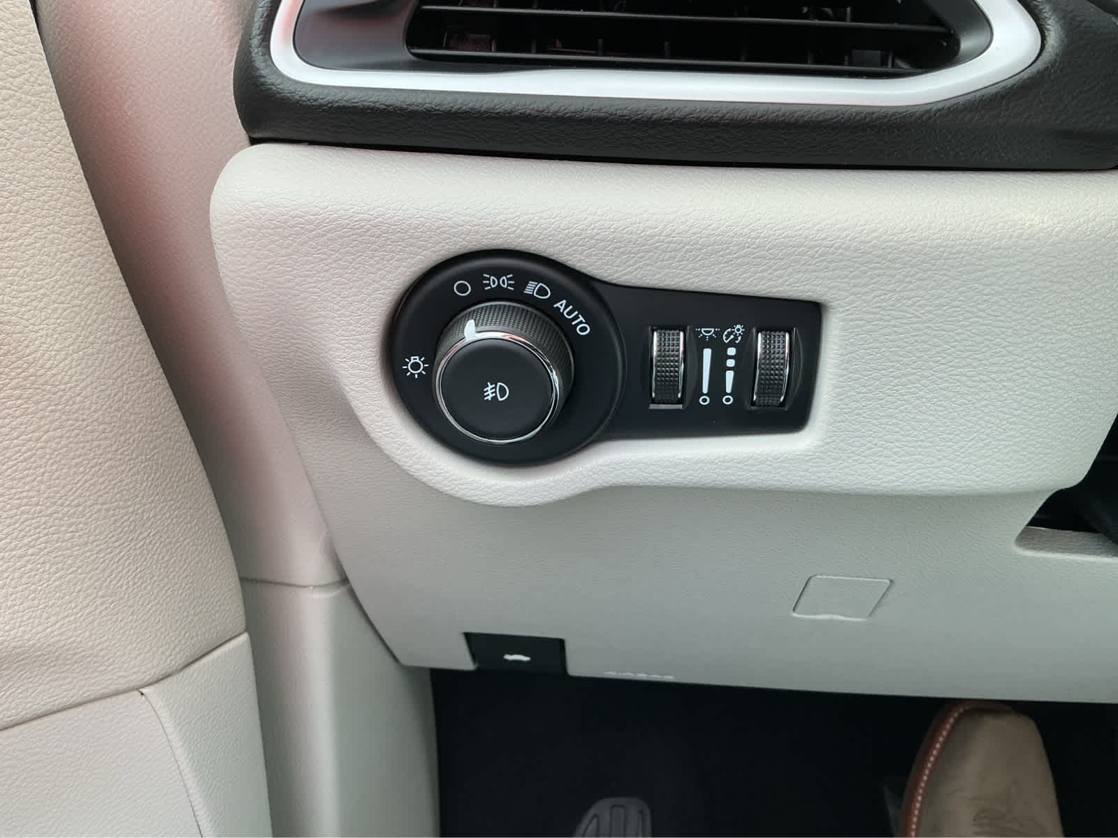 Used Car 2024 Chrysler Pacifica  Touring L For Sale Under $35,000 In Waco, Texas