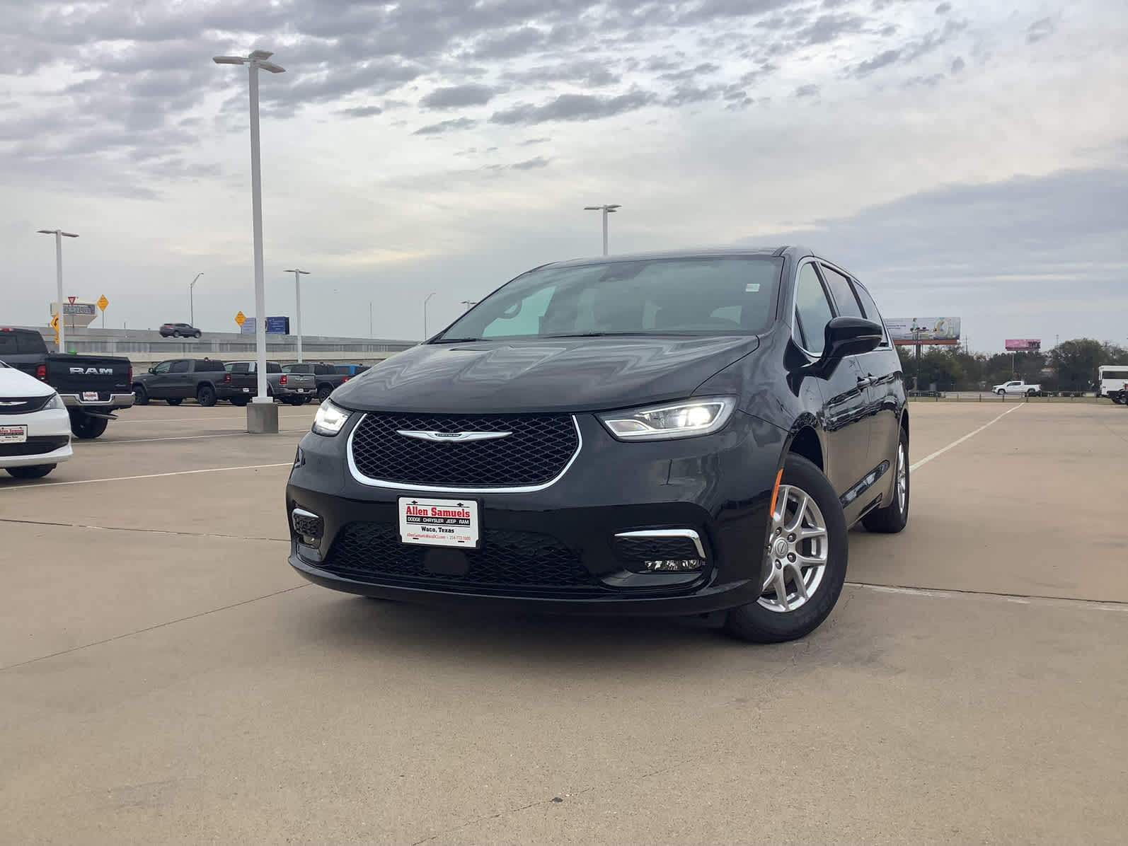 new 2026 Chrysler Pacifica car, priced at $42,917