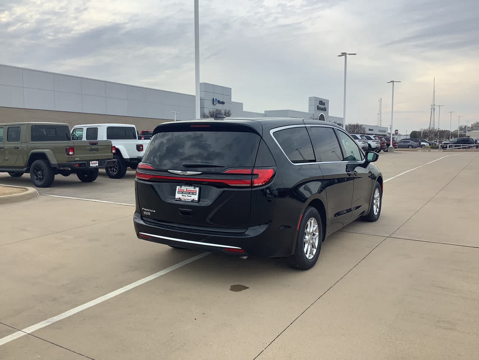 new 2026 Chrysler Pacifica car, priced at $42,917