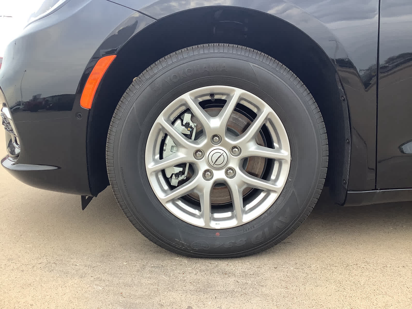 new 2026 Chrysler Pacifica car, priced at $42,917