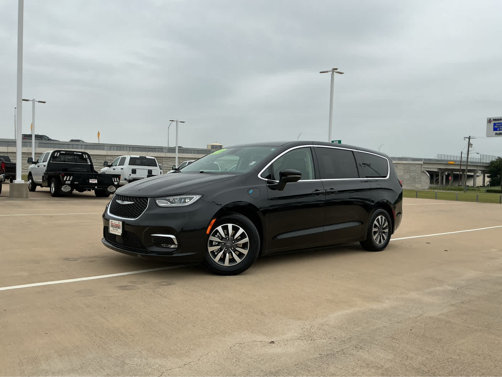 Used Car 2023 Chrysler Pacifica  Hybrid Touring L For Sale Under $35,000 In Waco, Texas