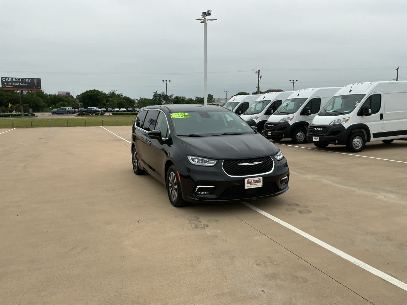Used Car 2023 Chrysler Pacifica  Hybrid Touring L For Sale Under $35,000 In Waco, Texas