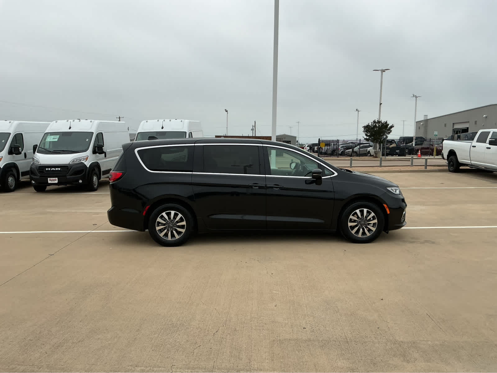 Used Car 2023 Chrysler Pacifica  Hybrid Touring L For Sale Under $35,000 In Waco, Texas
