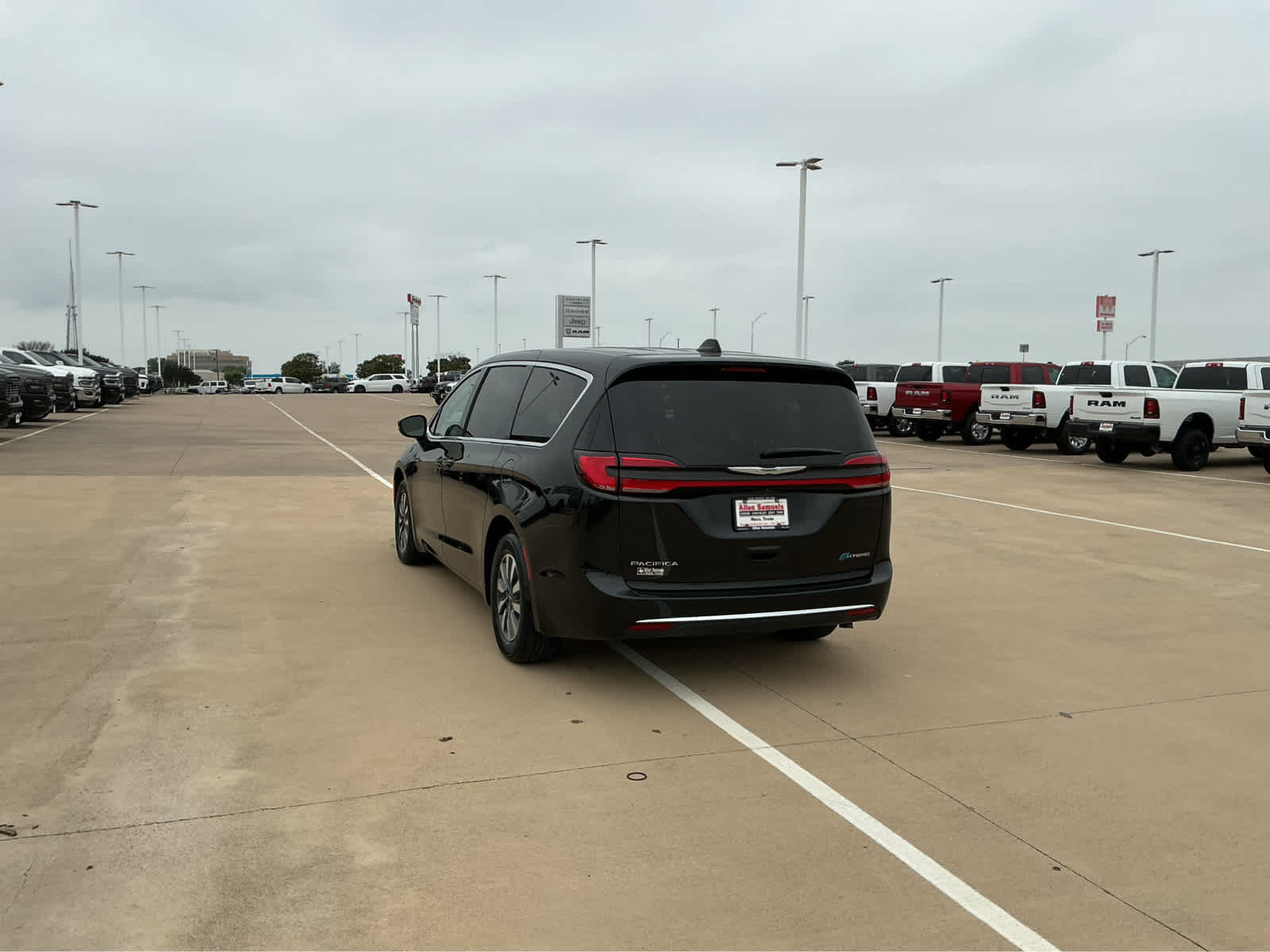 Used Car 2023 Chrysler Pacifica  Hybrid Touring L For Sale Under $35,000 In Waco, Texas