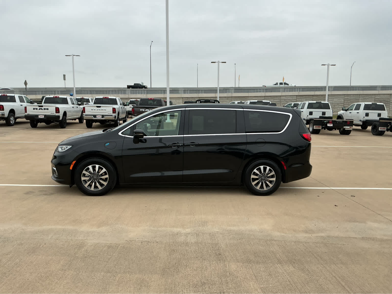 Used Car 2023 Chrysler Pacifica  Hybrid Touring L For Sale Under $35,000 In Waco, Texas