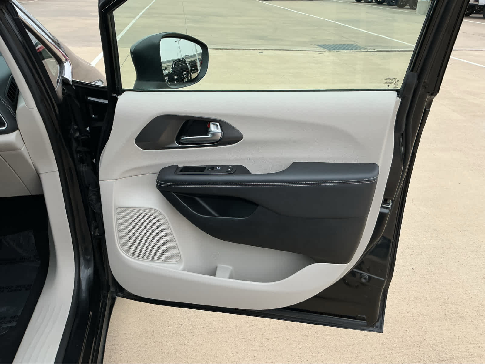 Used Car 2023 Chrysler Pacifica  Hybrid Touring L For Sale Under $35,000 In Waco, Texas