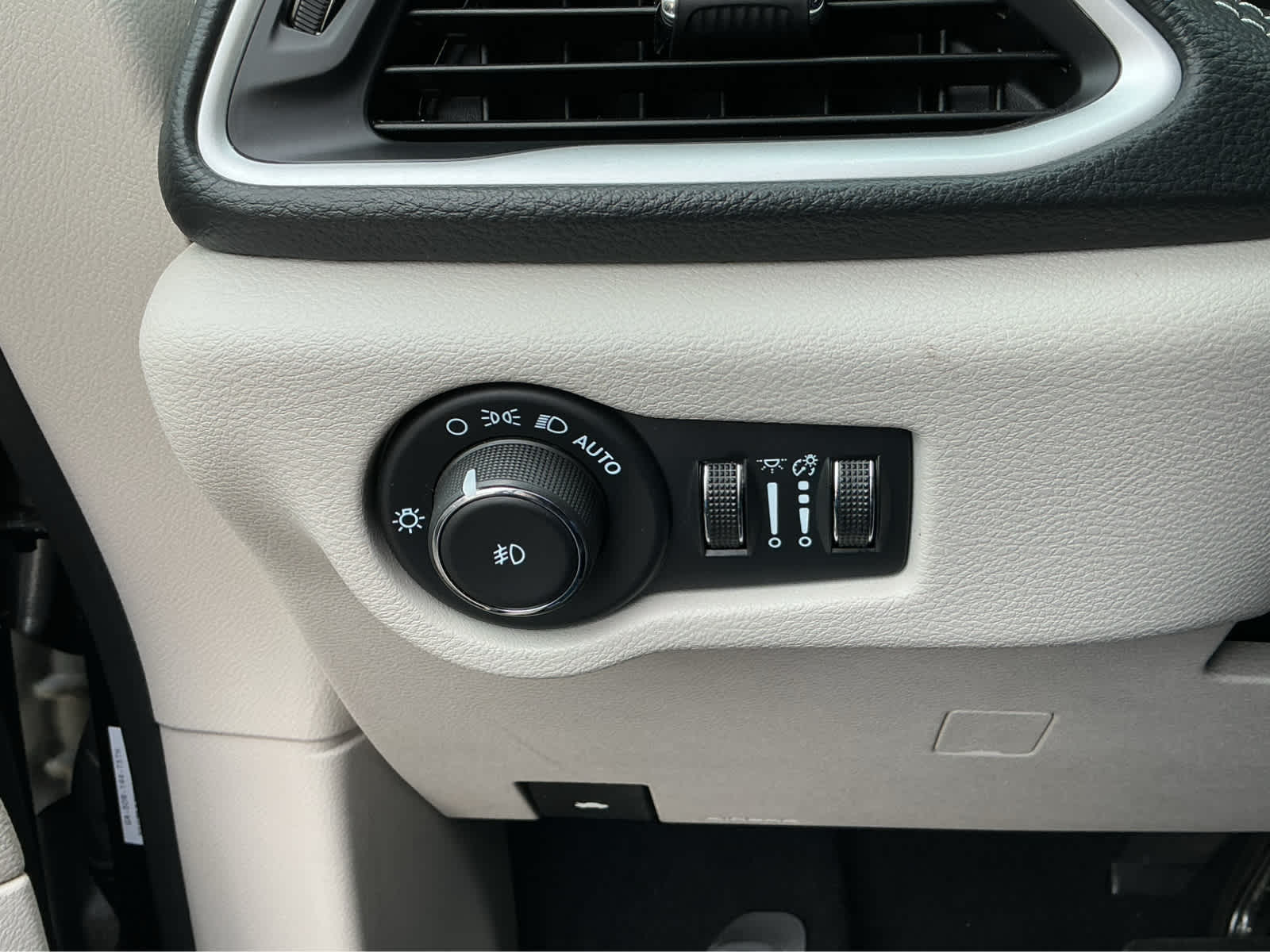Used Car 2023 Chrysler Pacifica  Hybrid Touring L For Sale Under $35,000 In Waco, Texas