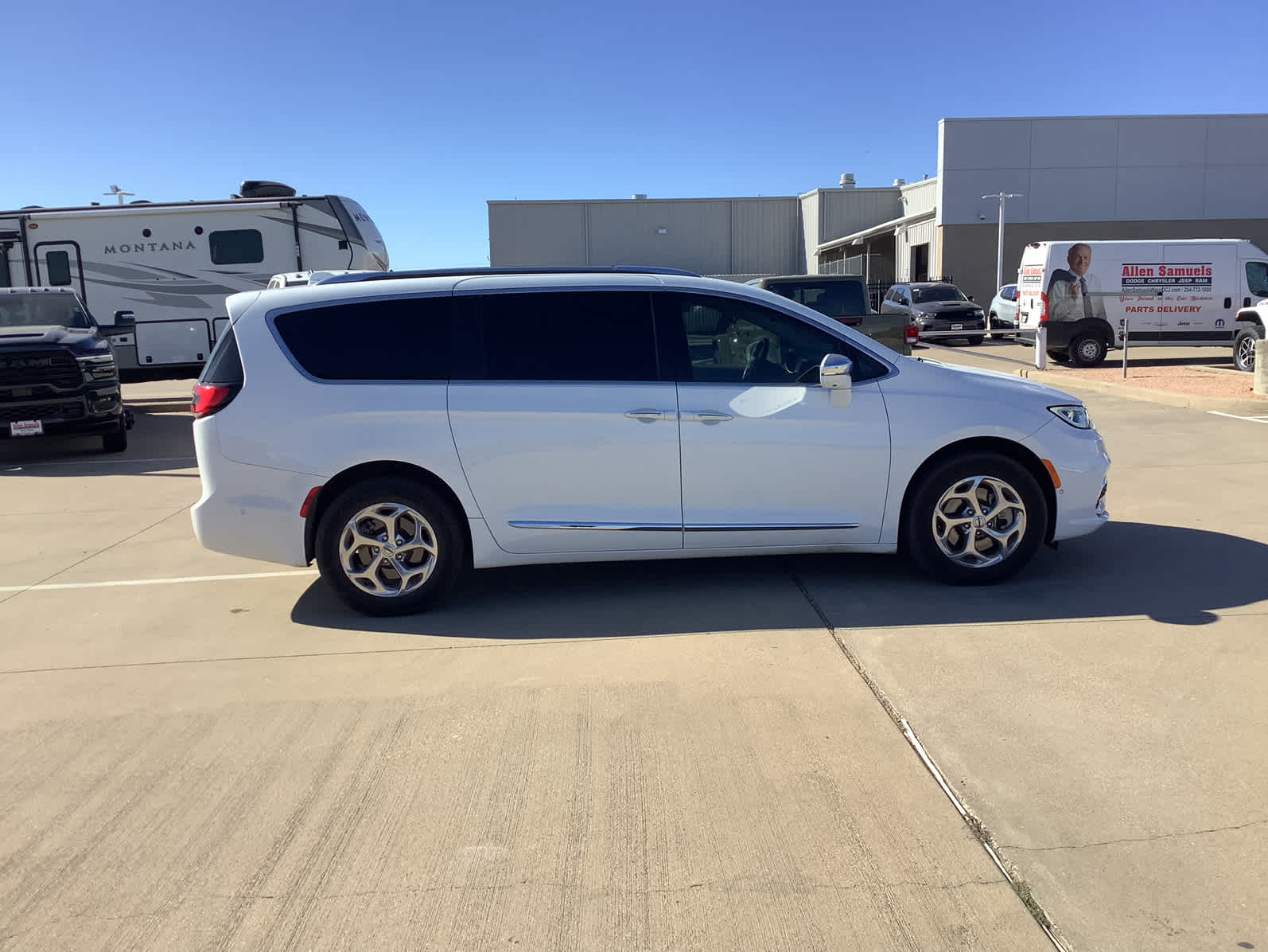 Used Car 2021 Chrysler Pacifica  Limited For Sale Under $35,000 In Waco, Texas