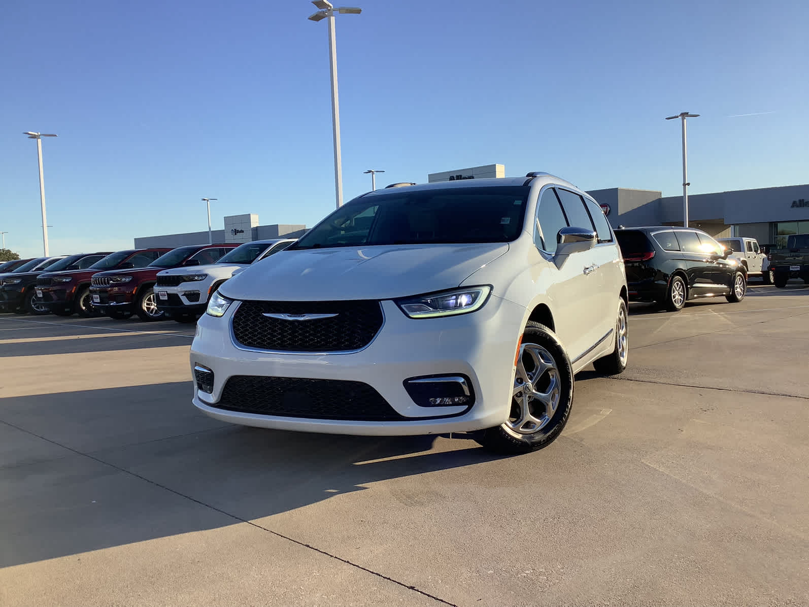 Used Car 2021 Chrysler Pacifica  Limited For Sale Under $30,000 In Waco, Texas