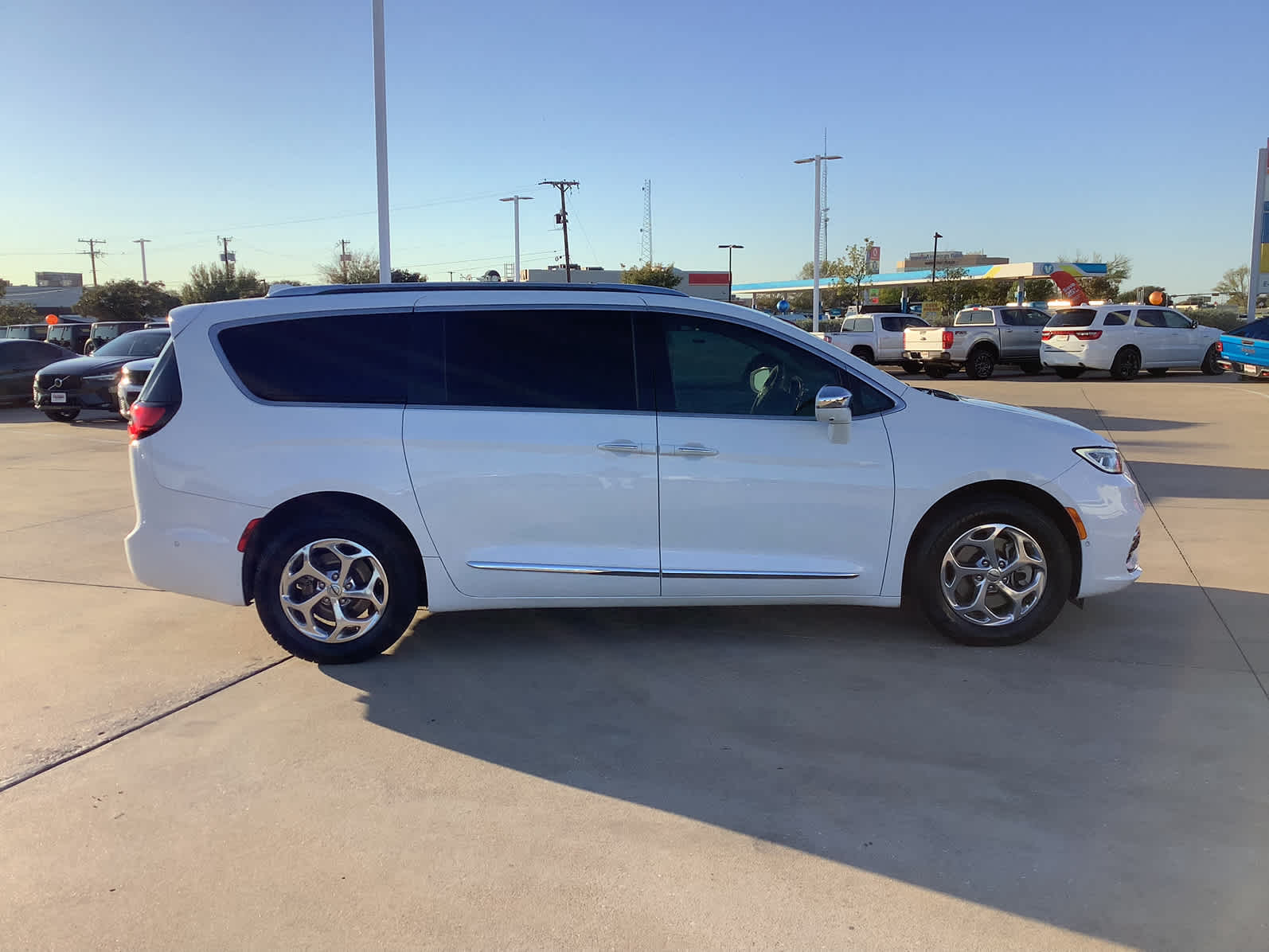Used Car 2021 Chrysler Pacifica  Limited For Sale Under $30,000 In Waco, Texas