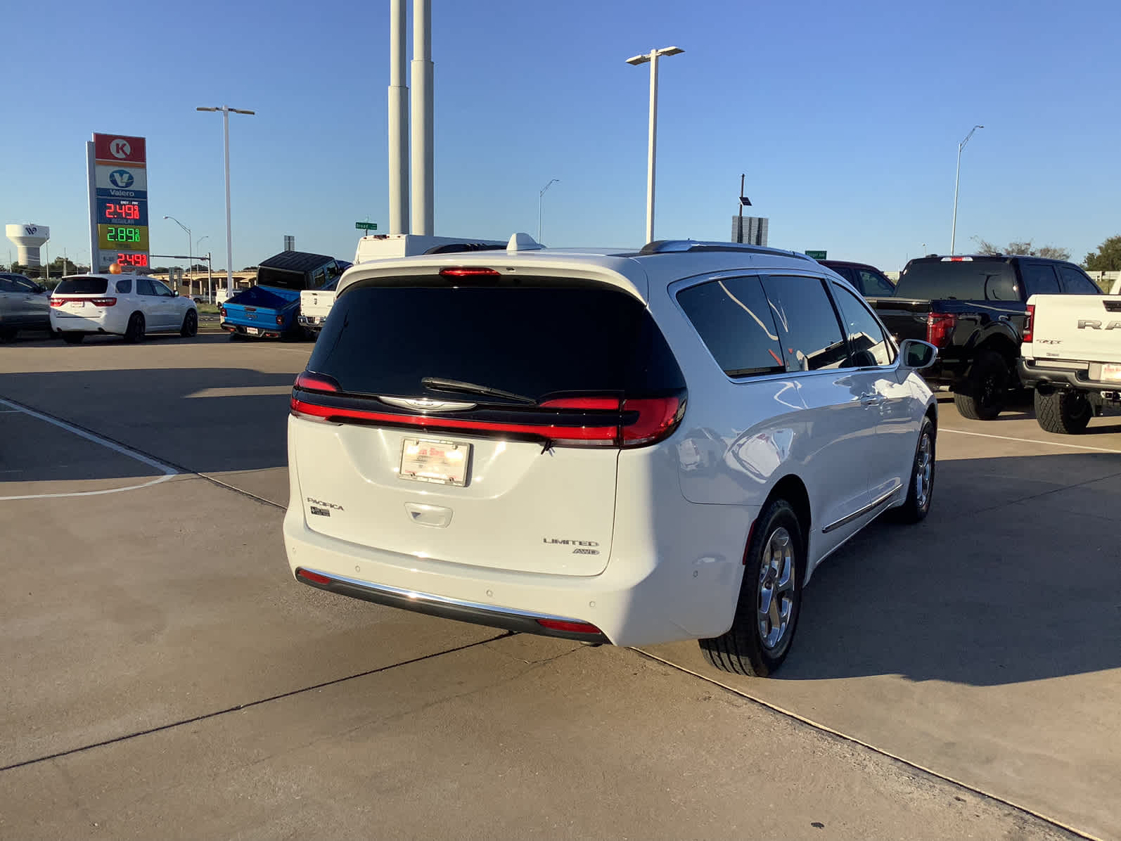 Used Car 2021 Chrysler Pacifica  Limited For Sale Under $30,000 In Waco, Texas