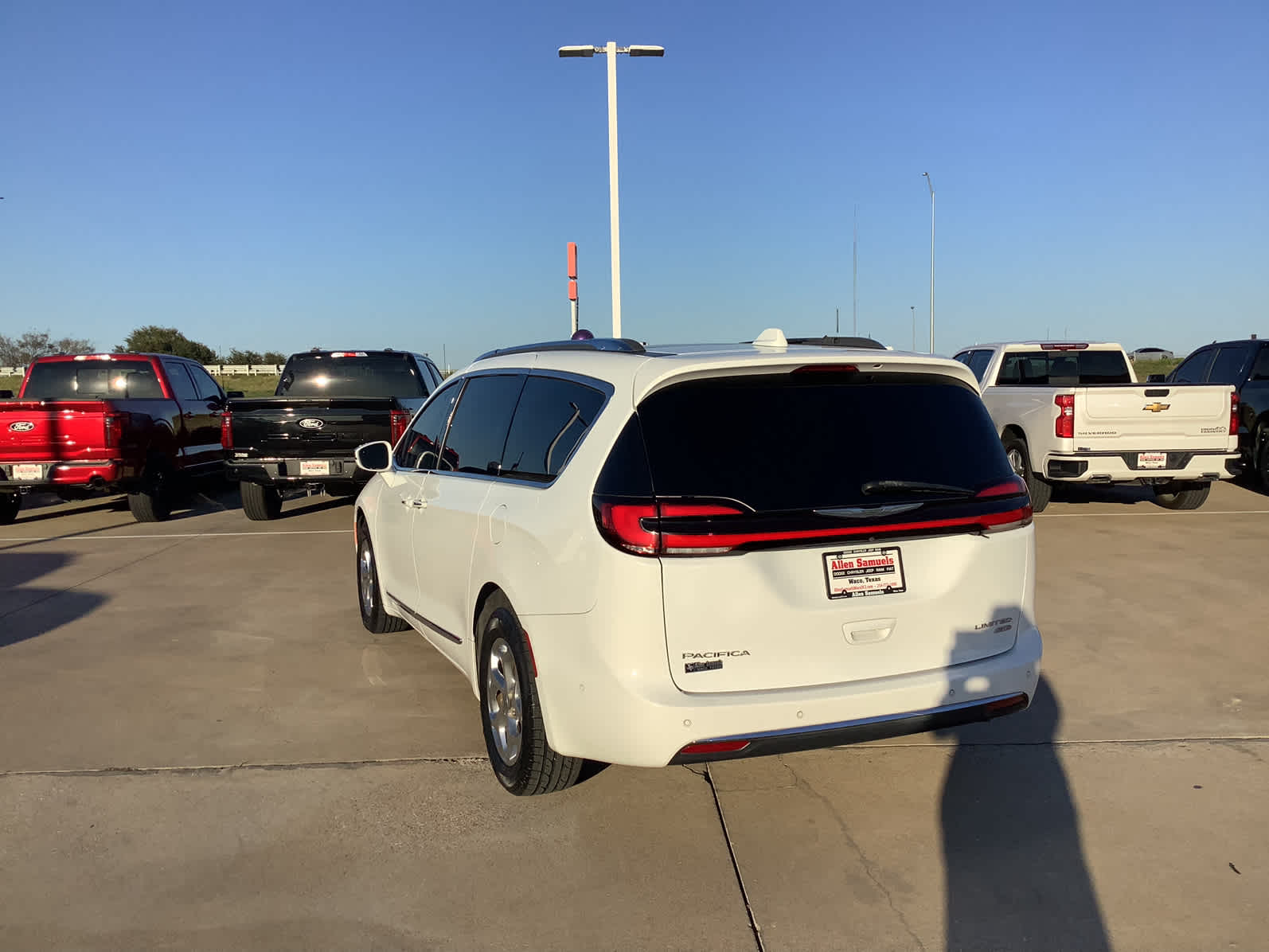 Used Car 2021 Chrysler Pacifica  Limited For Sale Under $30,000 In Waco, Texas