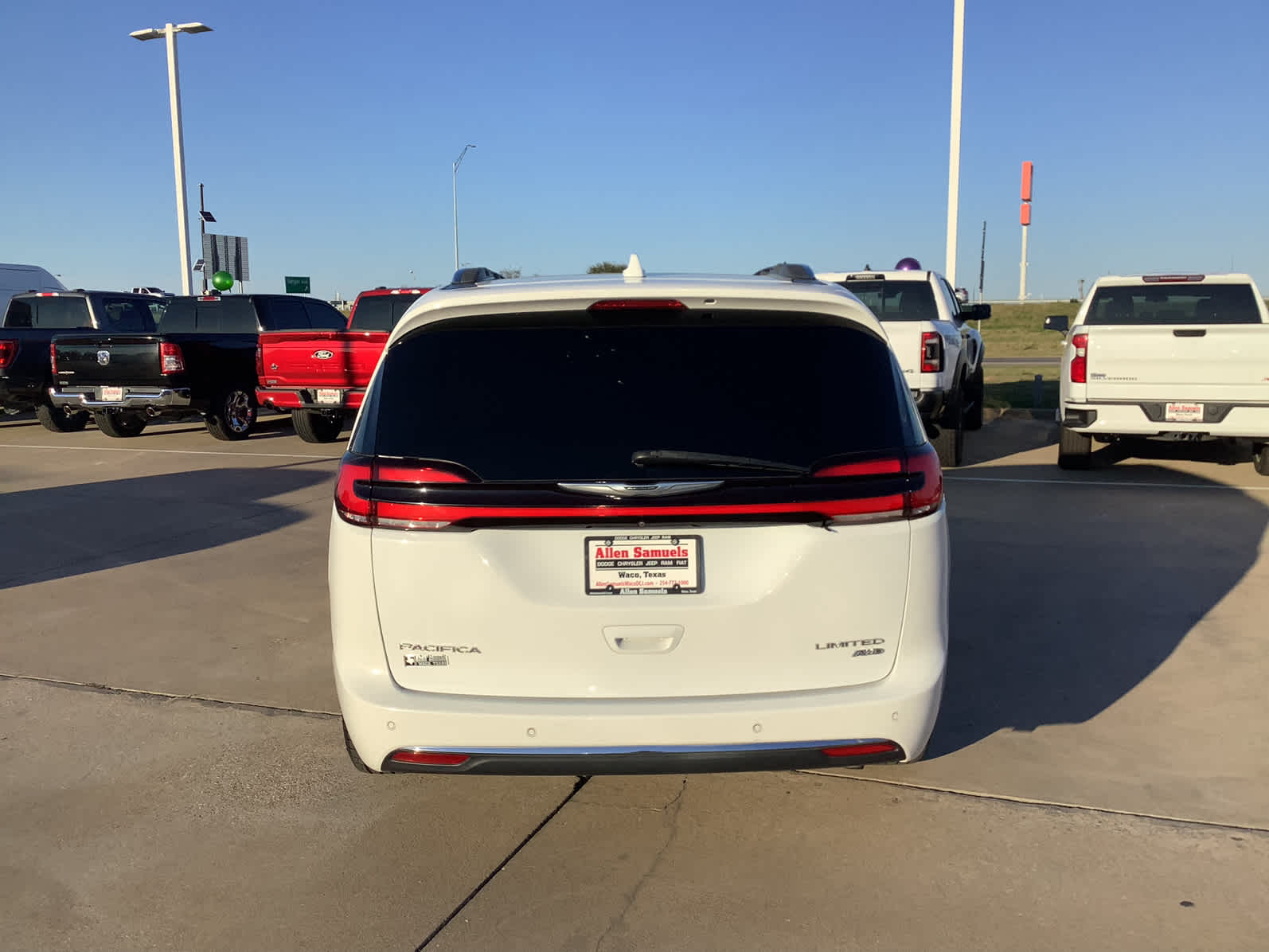 Used Car 2021 Chrysler Pacifica  Limited For Sale Under $30,000 In Waco, Texas