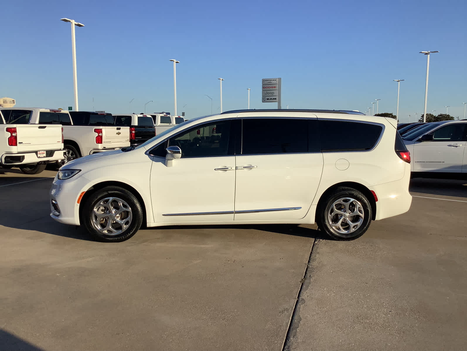 Used Car 2021 Chrysler Pacifica  Limited For Sale Under $30,000 In Waco, Texas