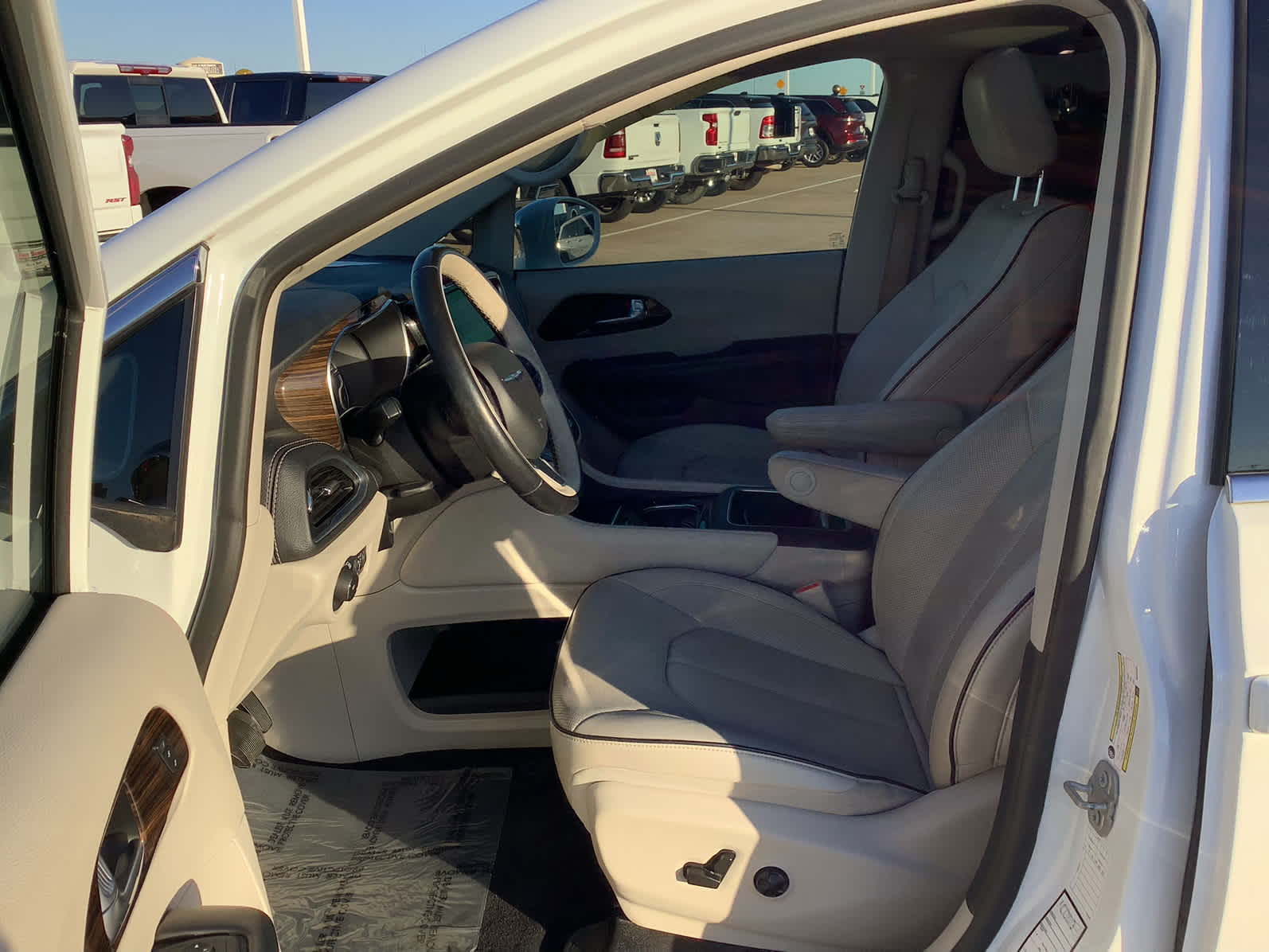 Used Car 2021 Chrysler Pacifica  Limited For Sale Under $30,000 In Waco, Texas