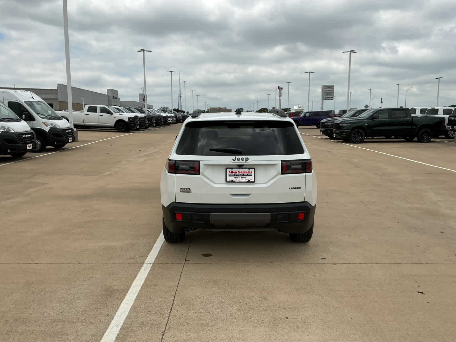 new 2026 Jeep Cherokee car, priced at $40,220