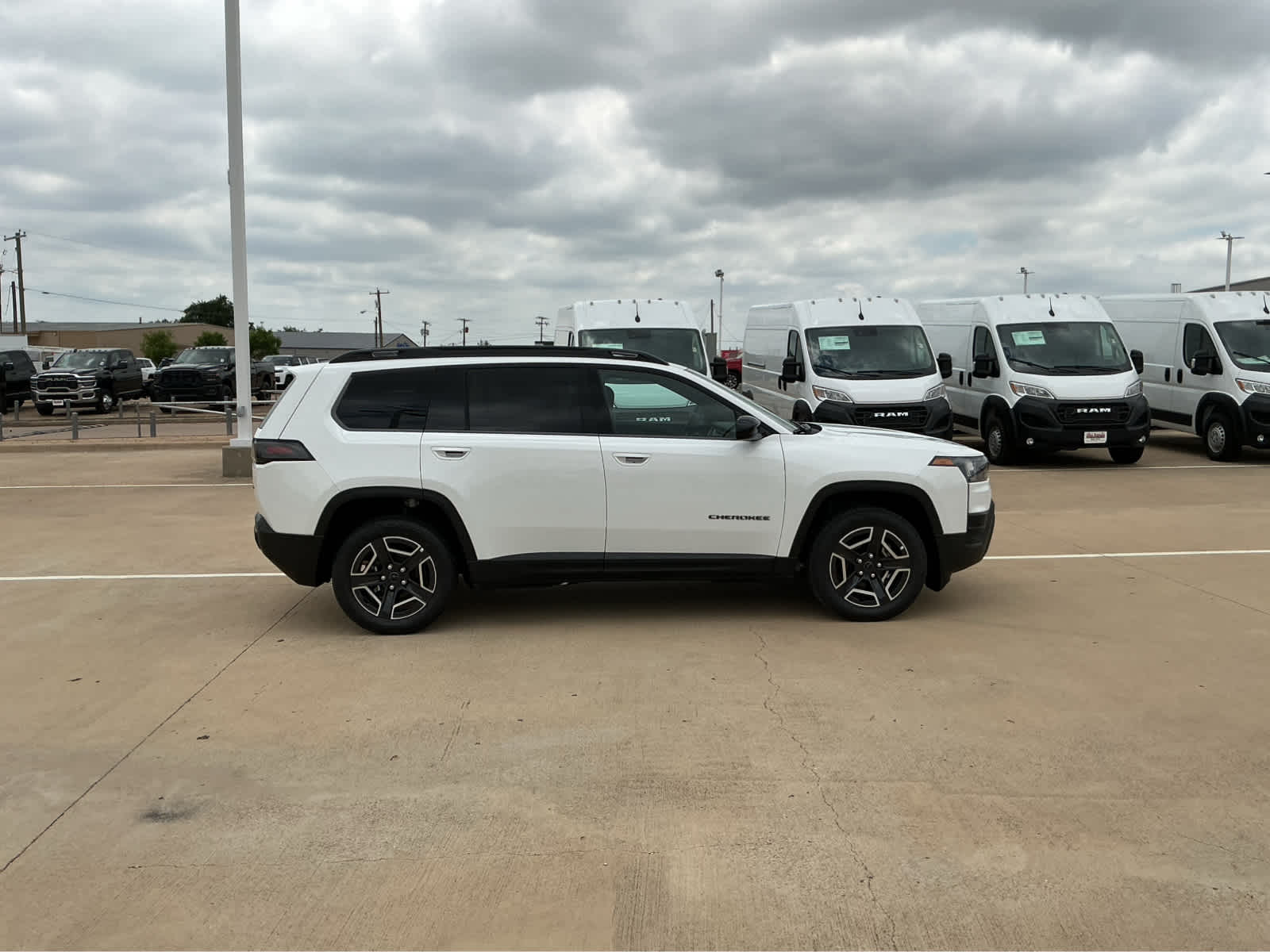 new 2026 Jeep Cherokee car, priced at $40,220
