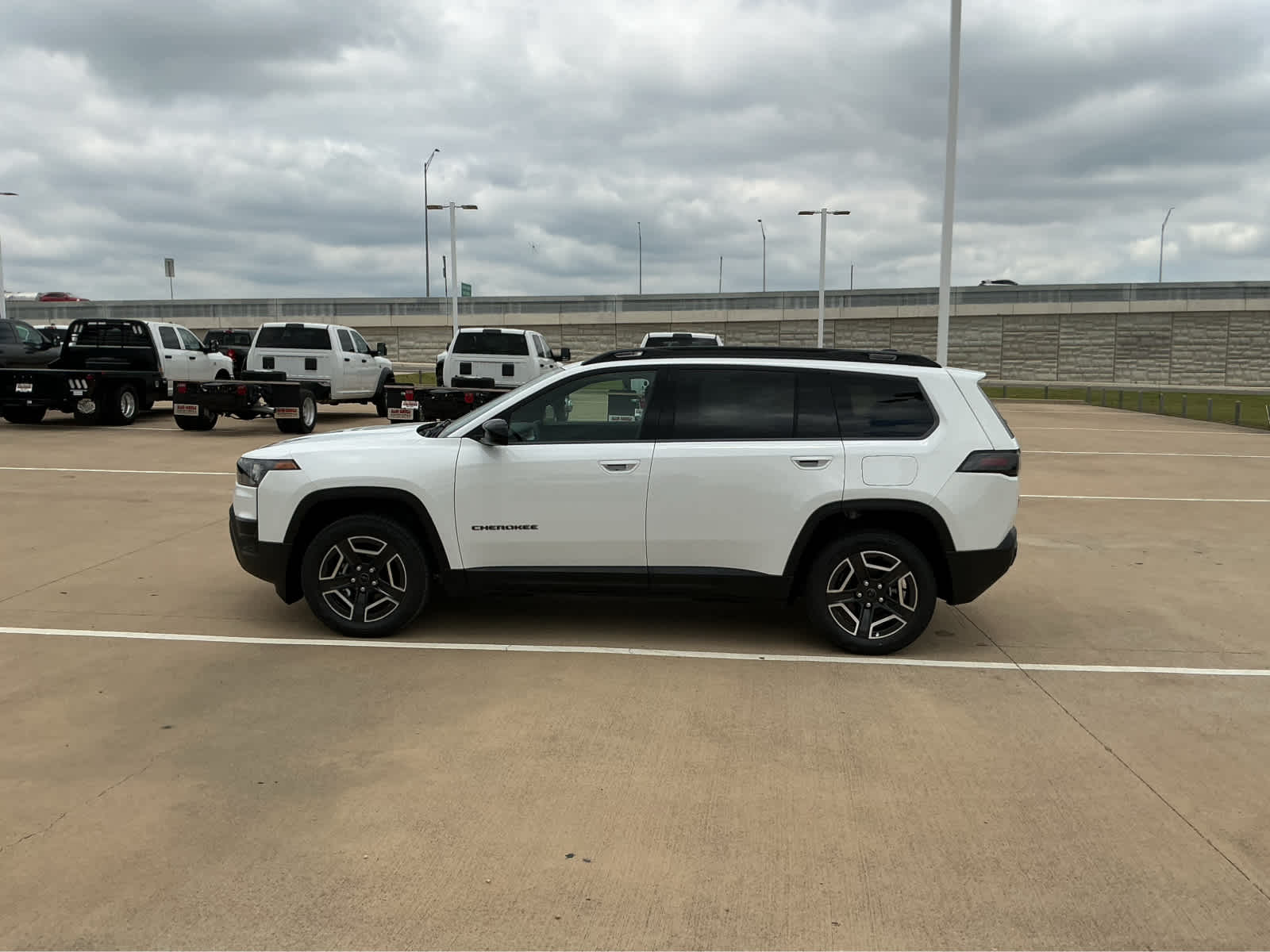 new 2026 Jeep Cherokee car, priced at $40,220