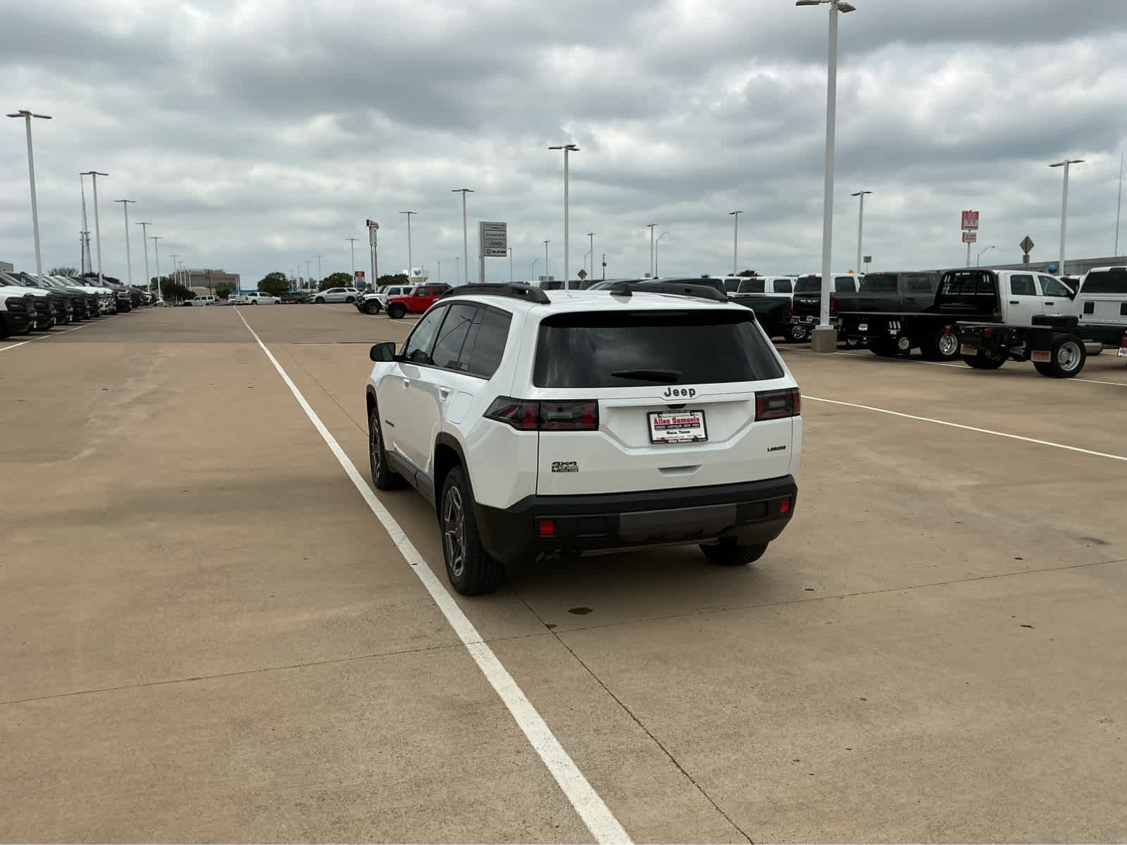 new 2026 Jeep Cherokee car, priced at $40,220