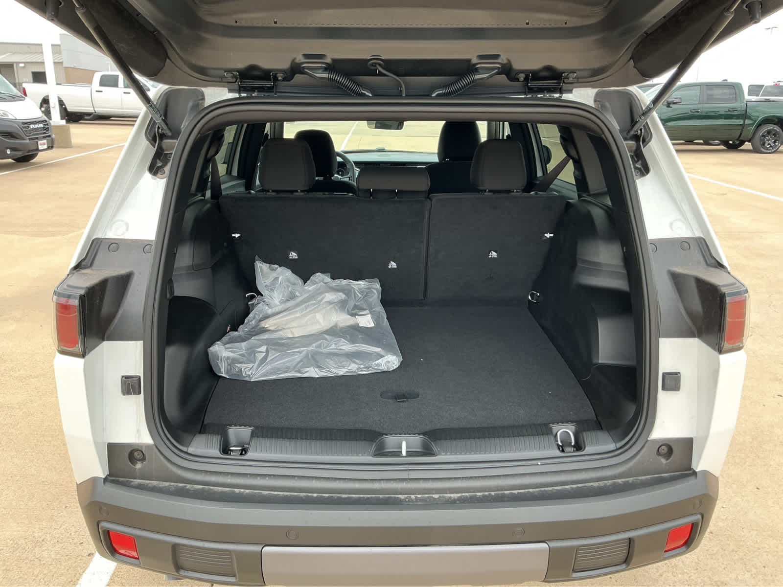 new 2026 Jeep Cherokee car, priced at $40,220