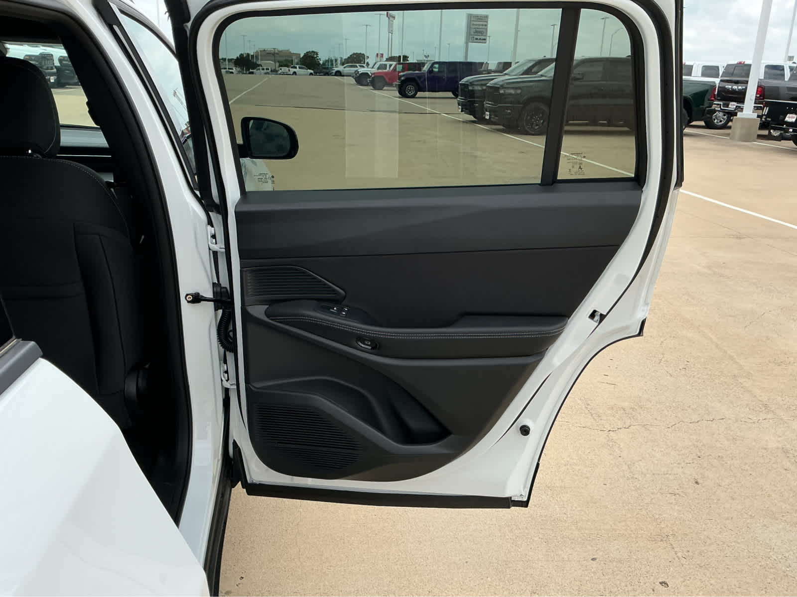 new 2026 Jeep Cherokee car, priced at $40,220