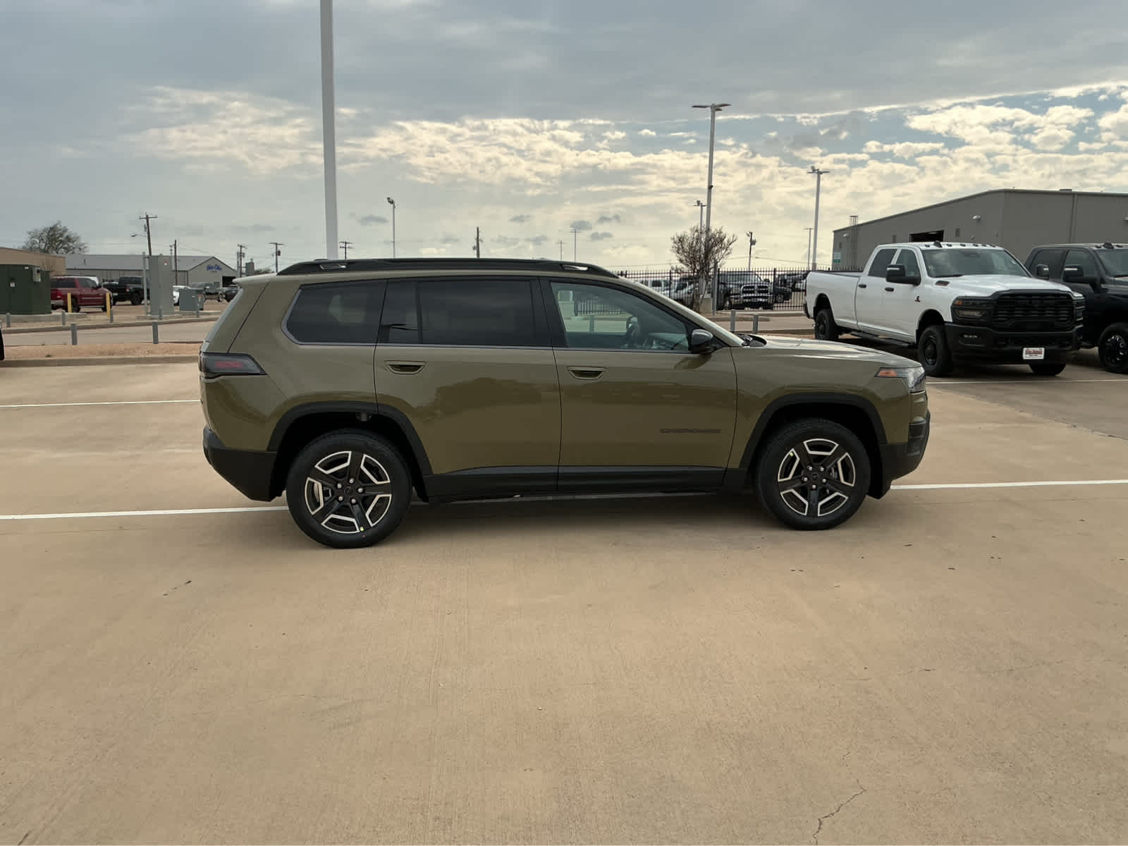 new 2026 Jeep Cherokee car, priced at $40,815