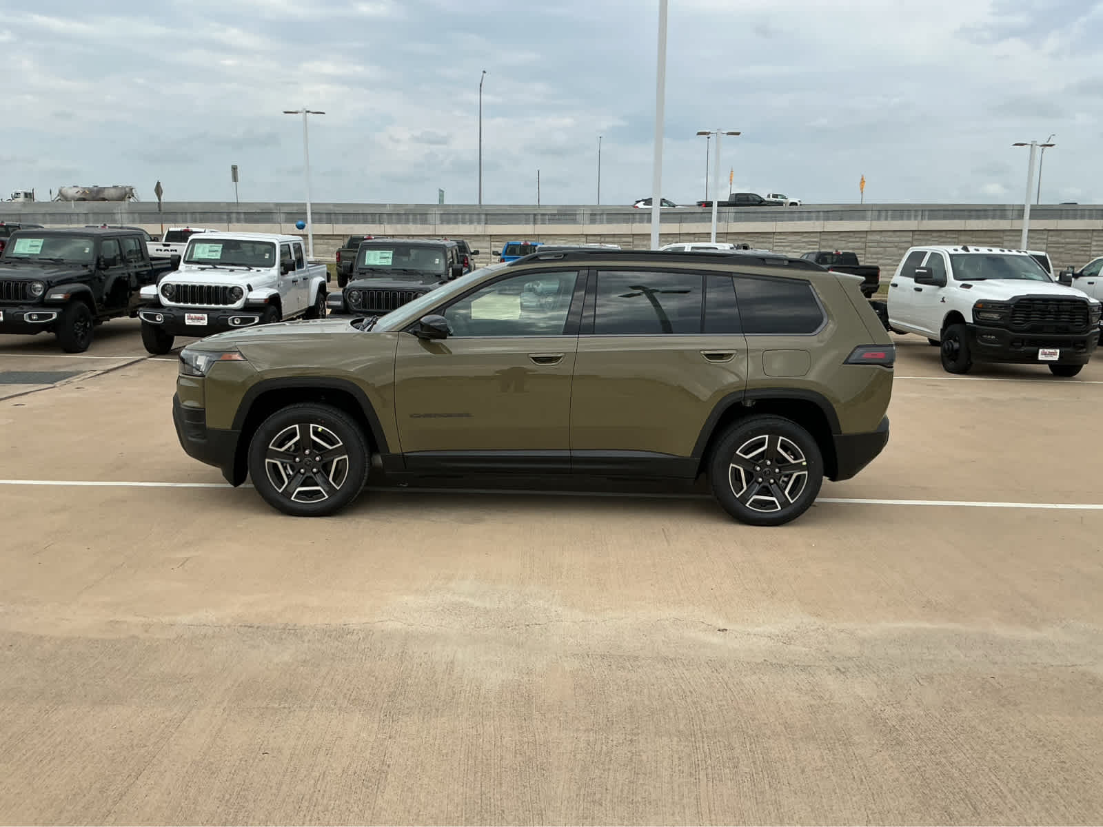 new 2026 Jeep Cherokee car, priced at $40,815