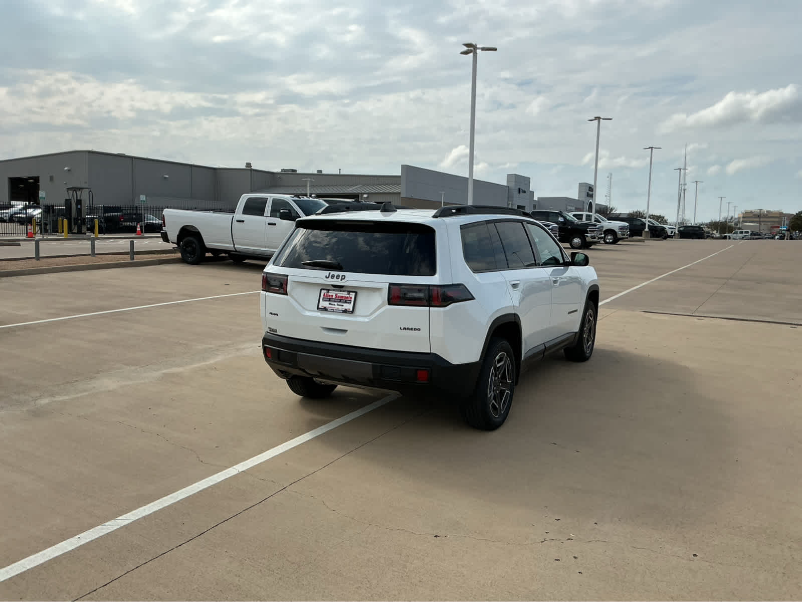 new 2026 Jeep Cherokee car, priced at $40,220
