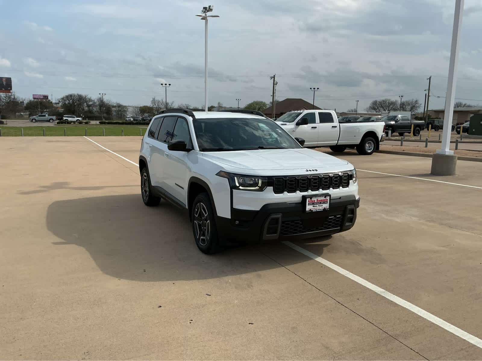 new 2026 Jeep Cherokee car, priced at $40,220