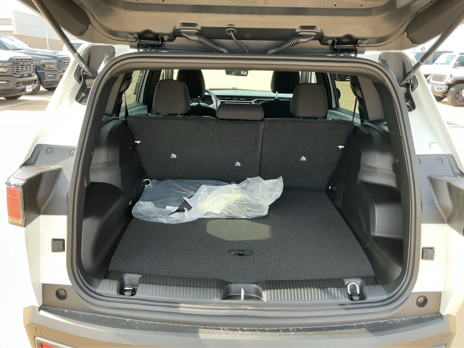 new 2026 Jeep Cherokee car, priced at $40,220