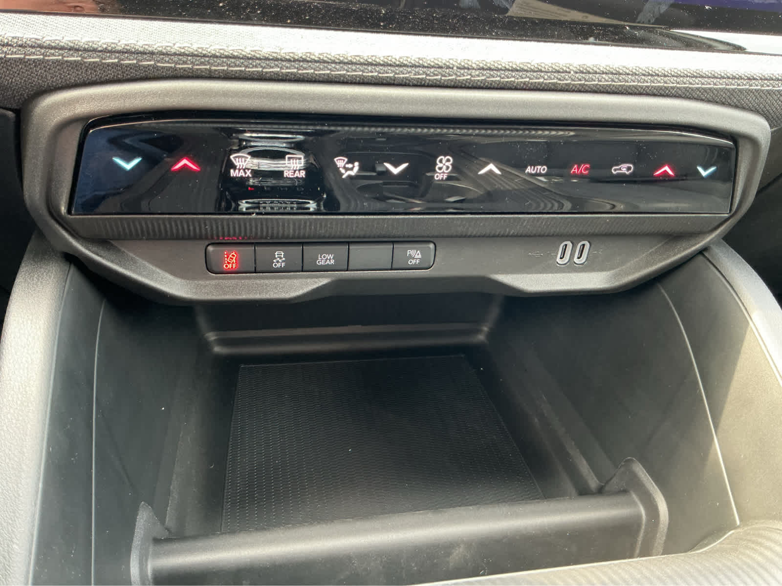 new 2026 Jeep Cherokee car, priced at $40,220