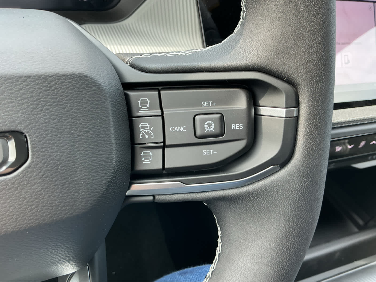 new 2026 Jeep Cherokee car, priced at $40,220