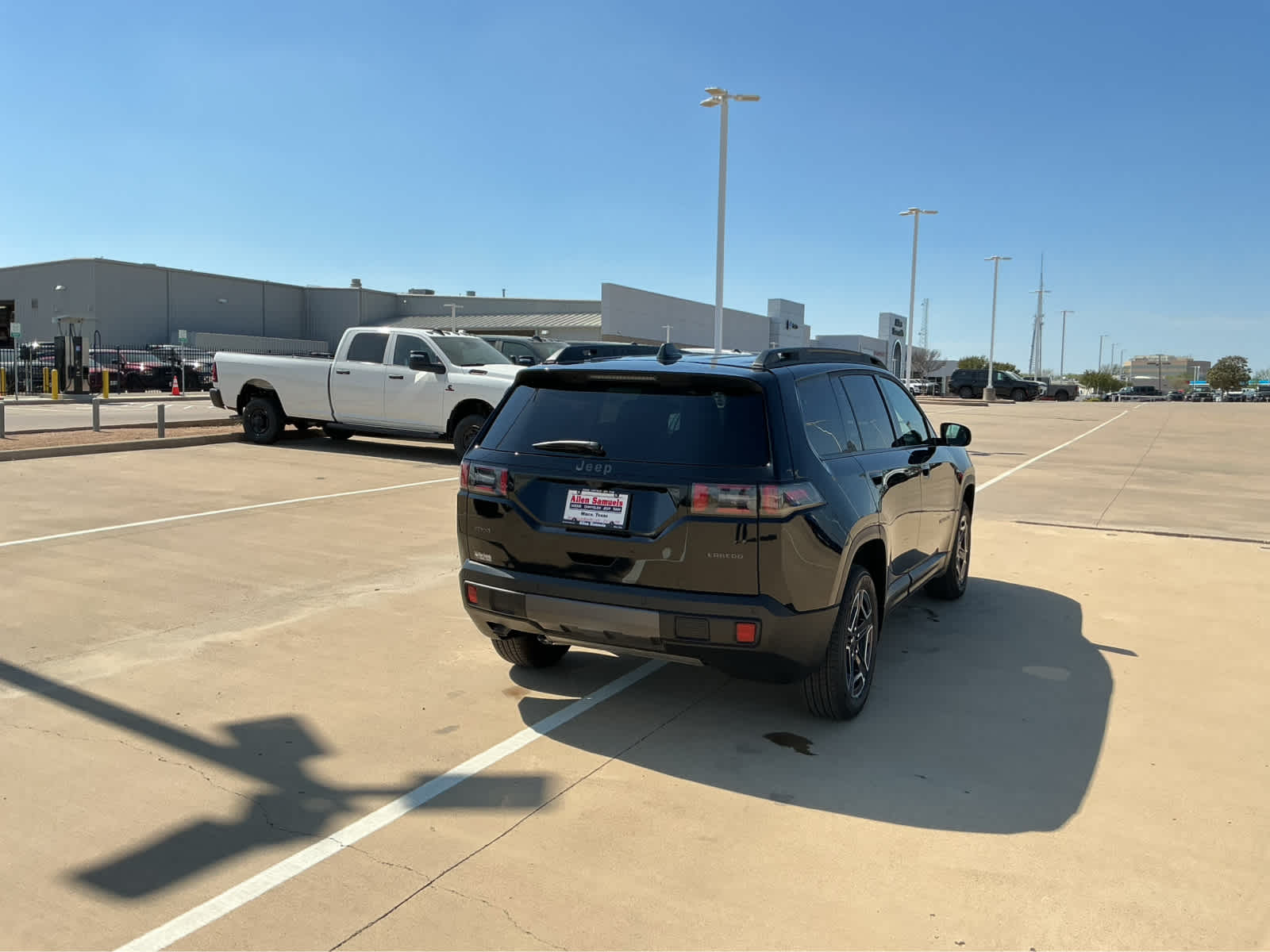 new 2026 Jeep Cherokee car, priced at $38,173
