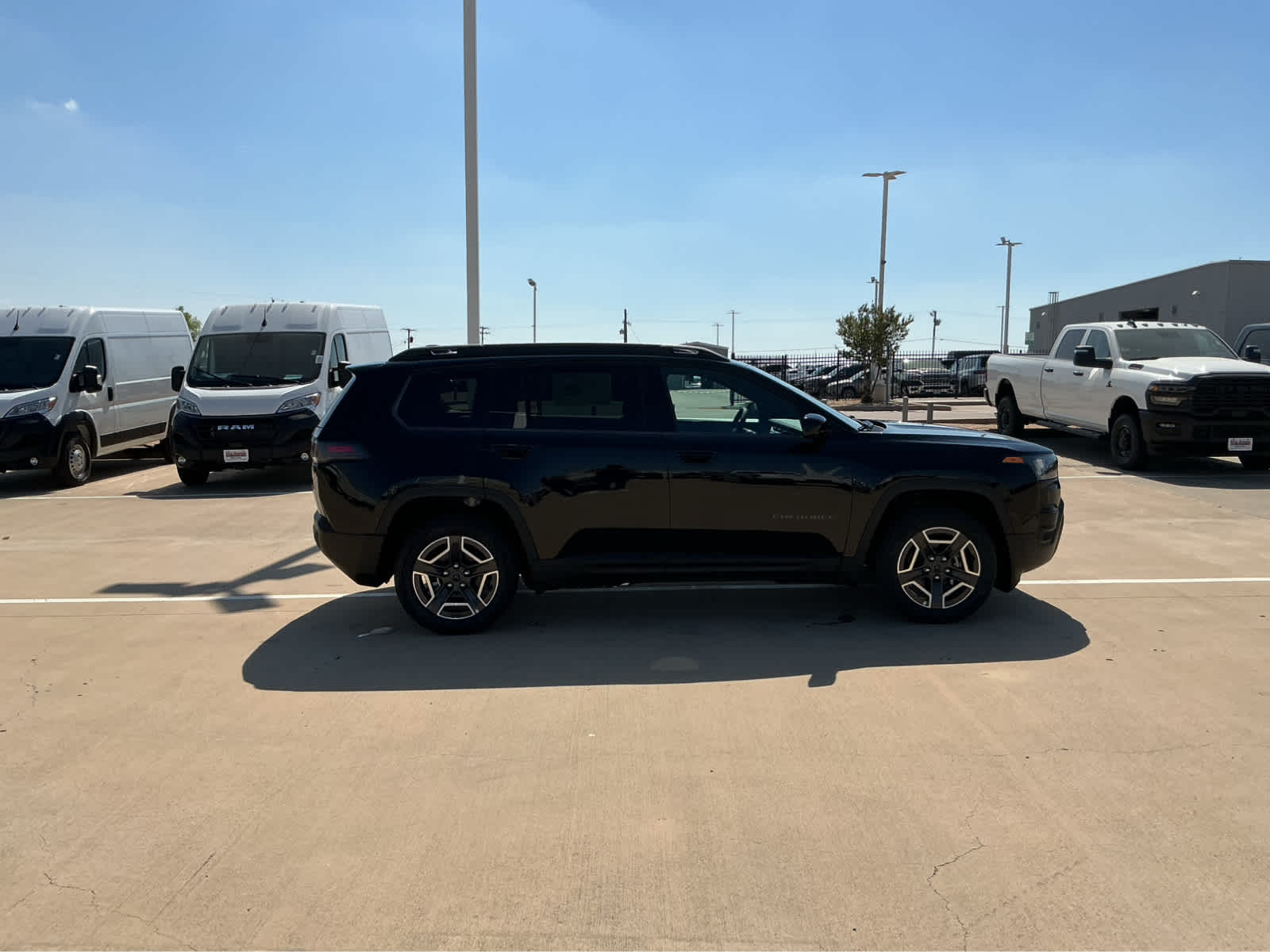 new 2026 Jeep Cherokee car, priced at $38,173