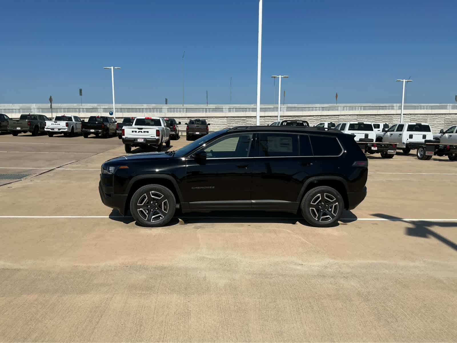 new 2026 Jeep Cherokee car, priced at $38,173