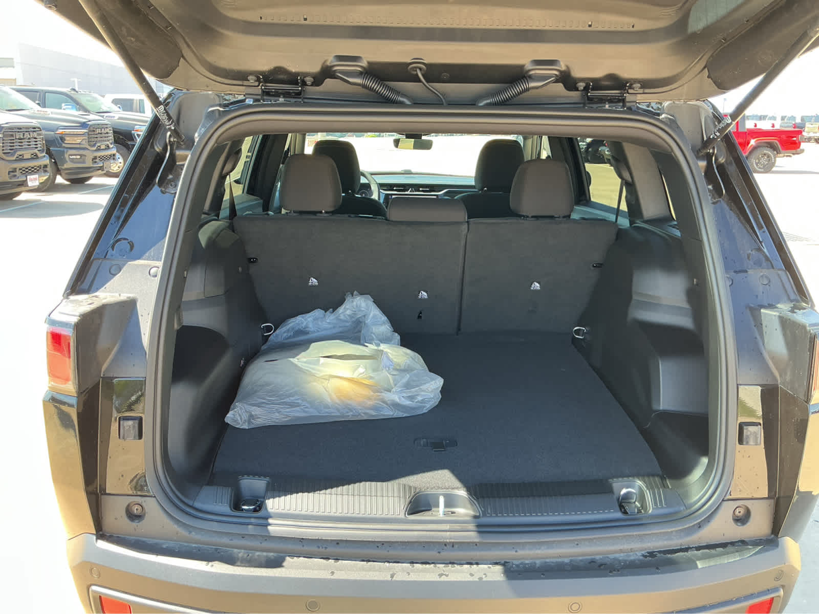 new 2026 Jeep Cherokee car, priced at $38,173
