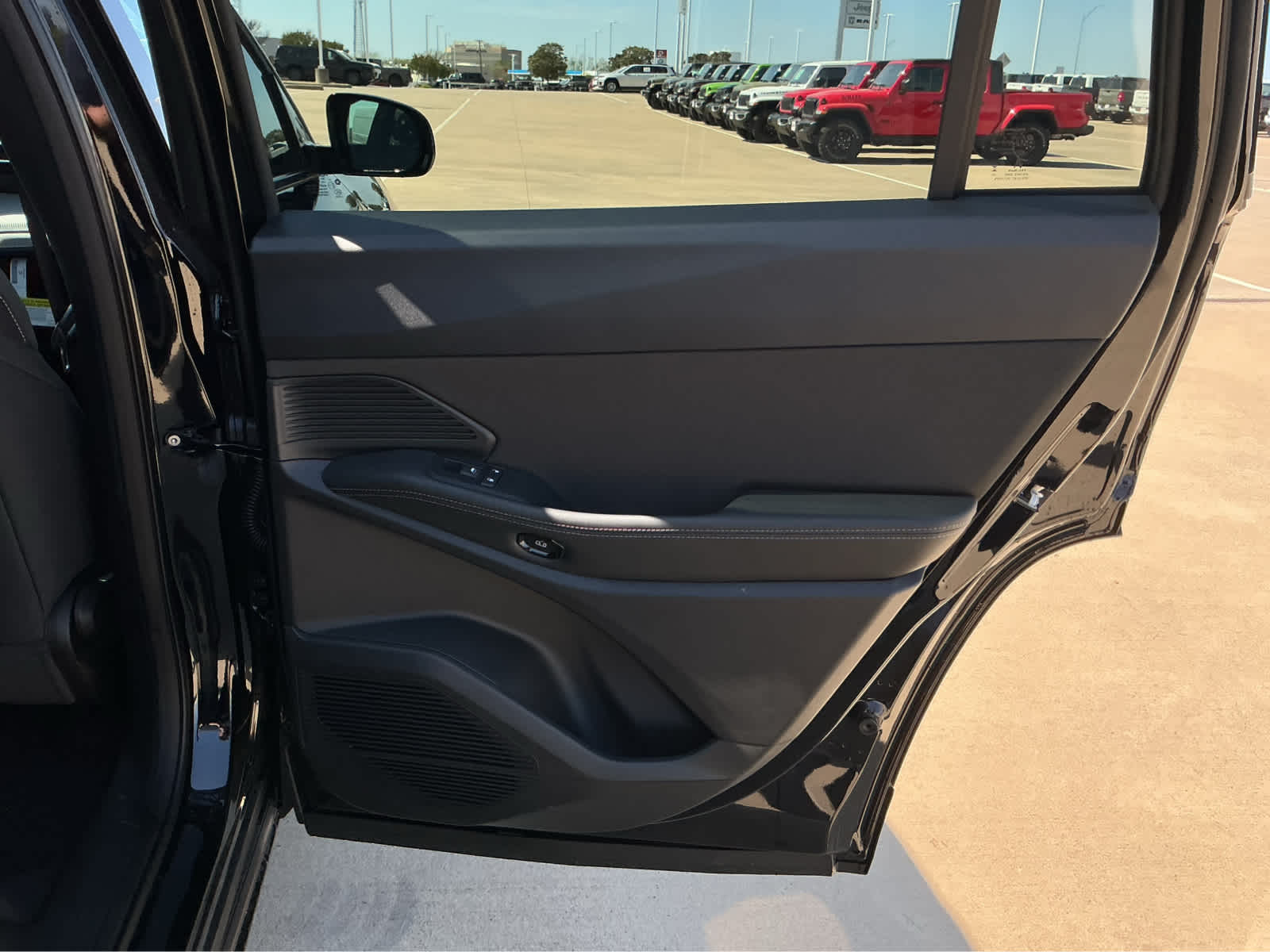 new 2026 Jeep Cherokee car, priced at $38,173