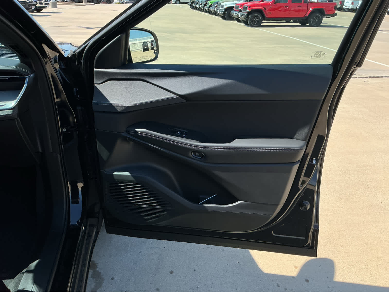 new 2026 Jeep Cherokee car, priced at $38,173