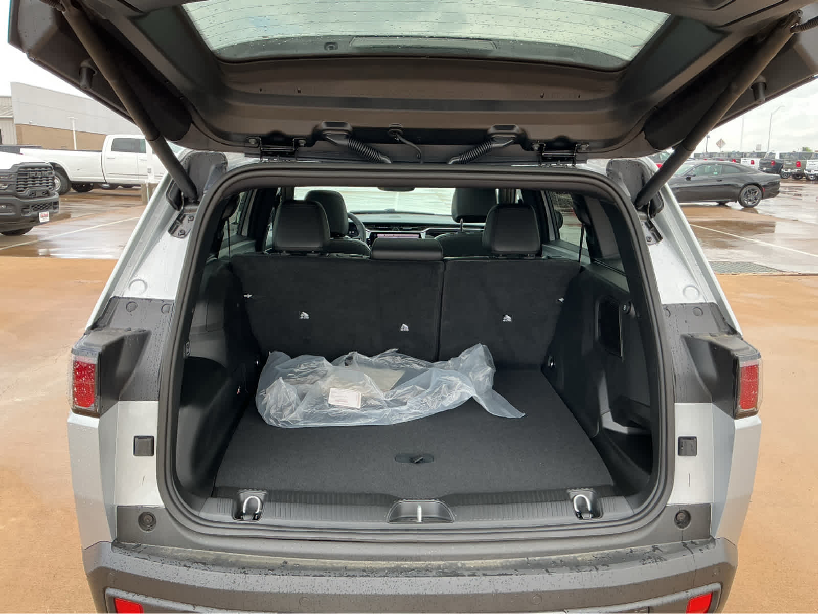 new 2026 Jeep Cherokee car, priced at $45,815