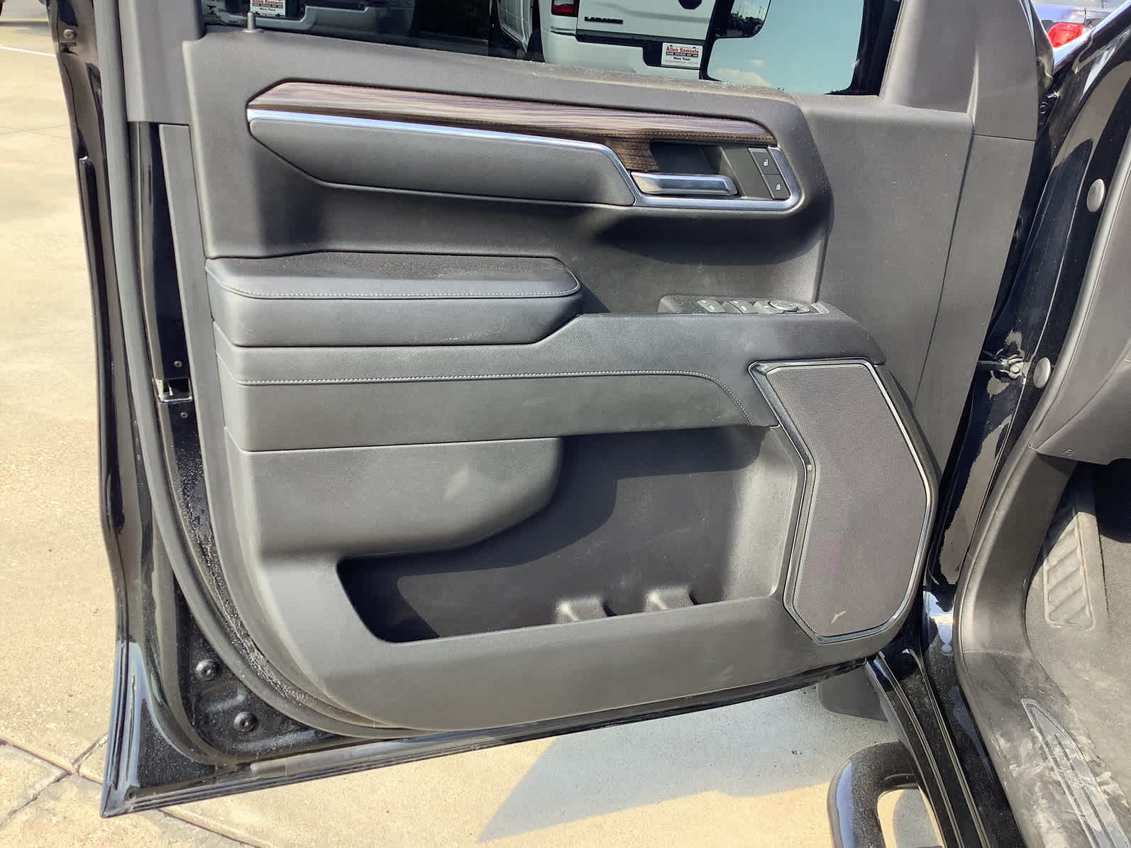Used Car 2023 Chevrolet Silverado 1500  Crew Pickup Lt 4wd Crew Cab 147 Four Wheel Drive For Sale Under $50,000 In Waco, Texas