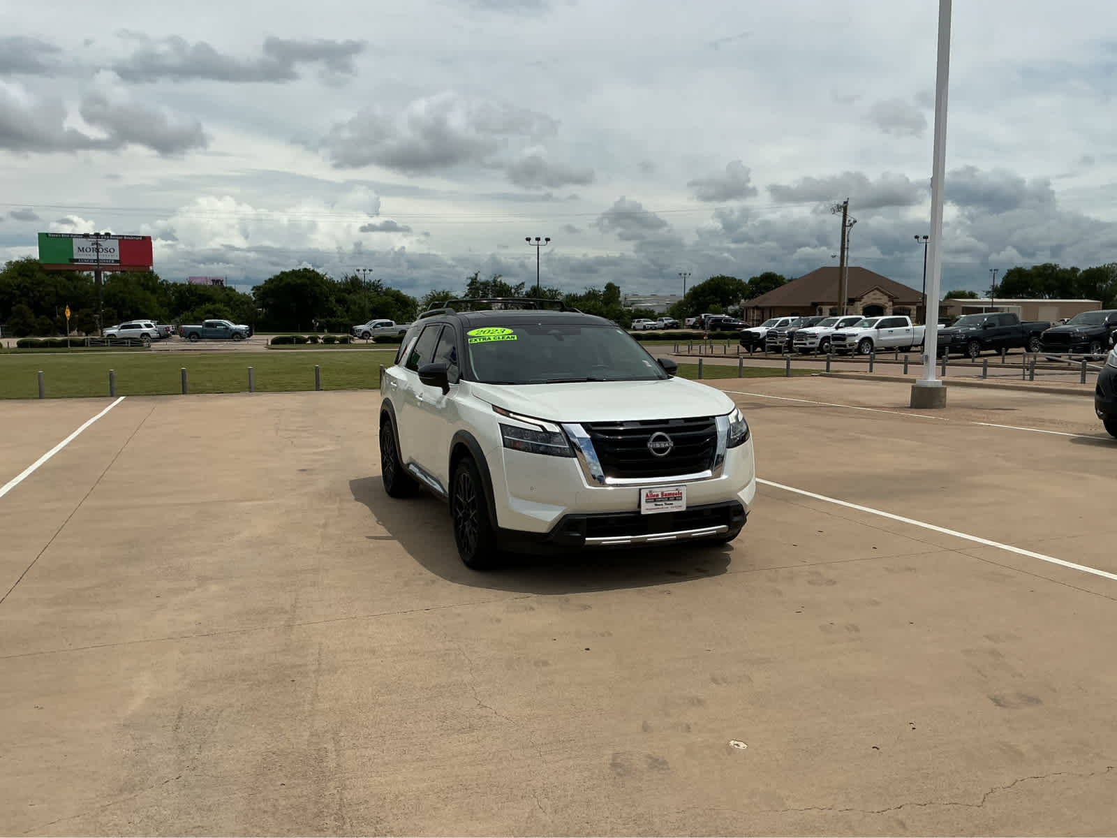 Used Car 2023 Nissan Pathfinder  Platinum For Sale Under $40,000 In Waco, Texas