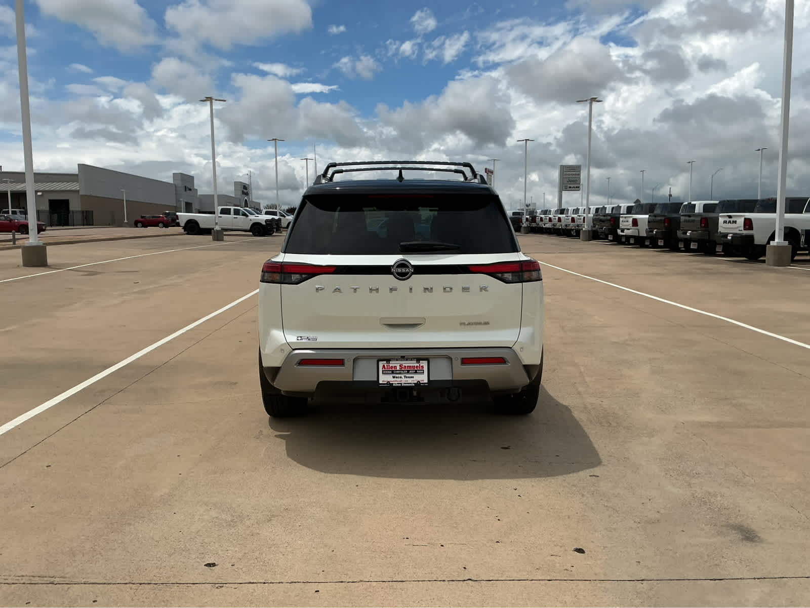 Used Car 2023 Nissan Pathfinder  Platinum For Sale Under $40,000 In Waco, Texas