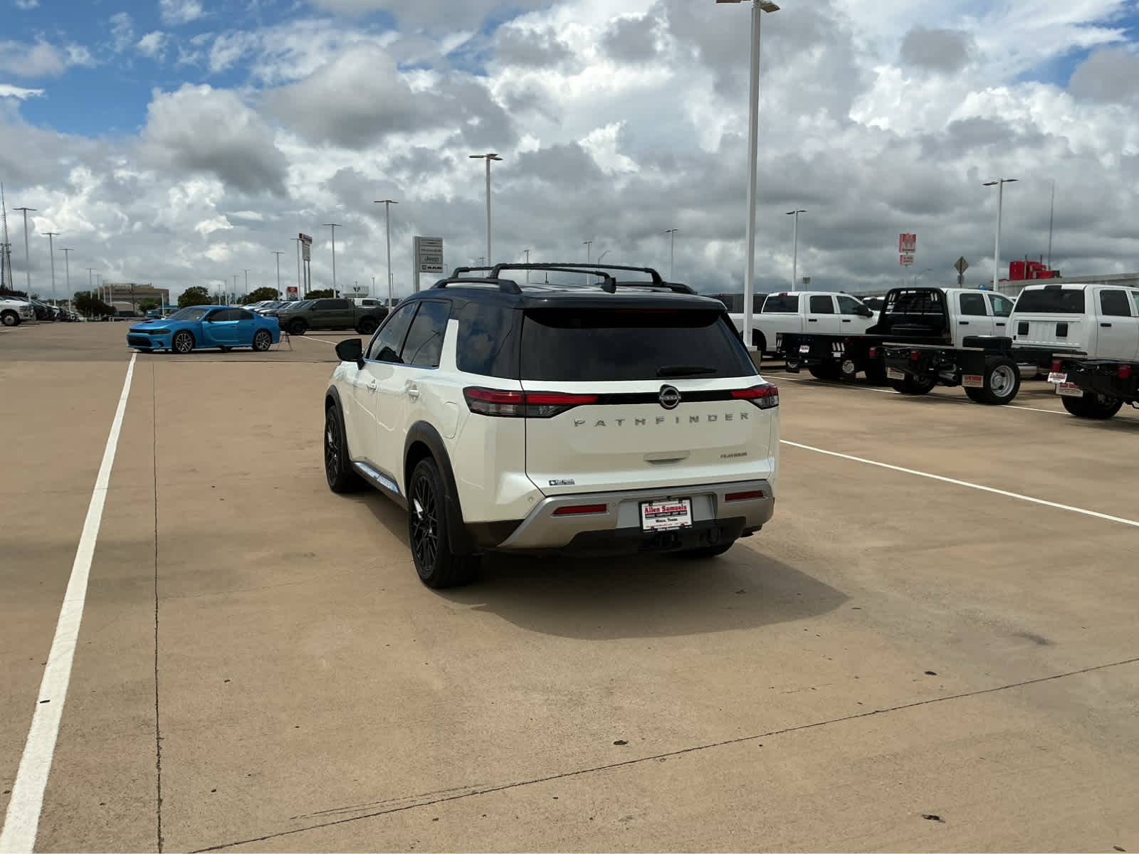 Used Car 2023 Nissan Pathfinder  Platinum For Sale Under $40,000 In Waco, Texas