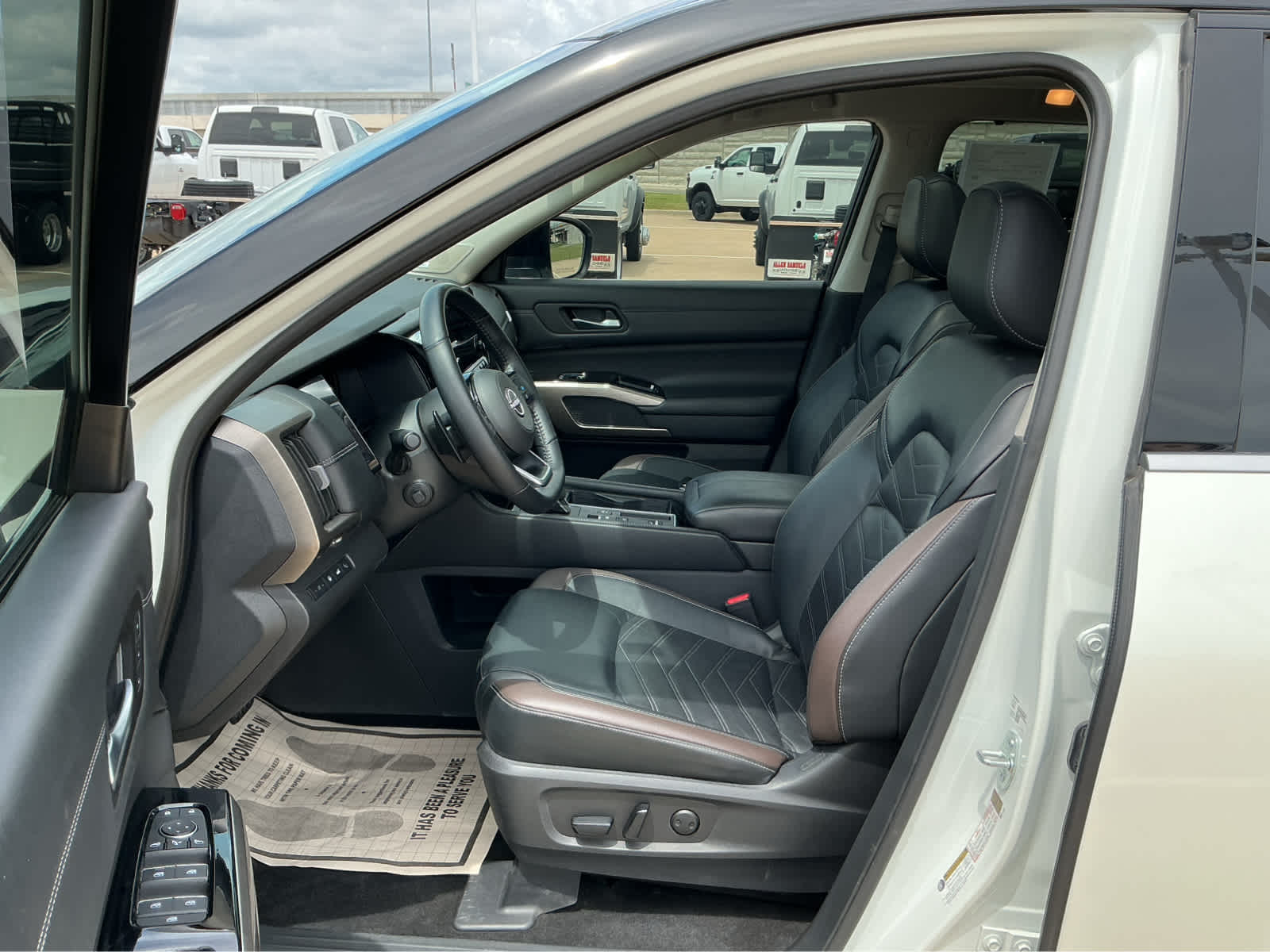 Used Car 2023 Nissan Pathfinder  Platinum For Sale Under $40,000 In Waco, Texas