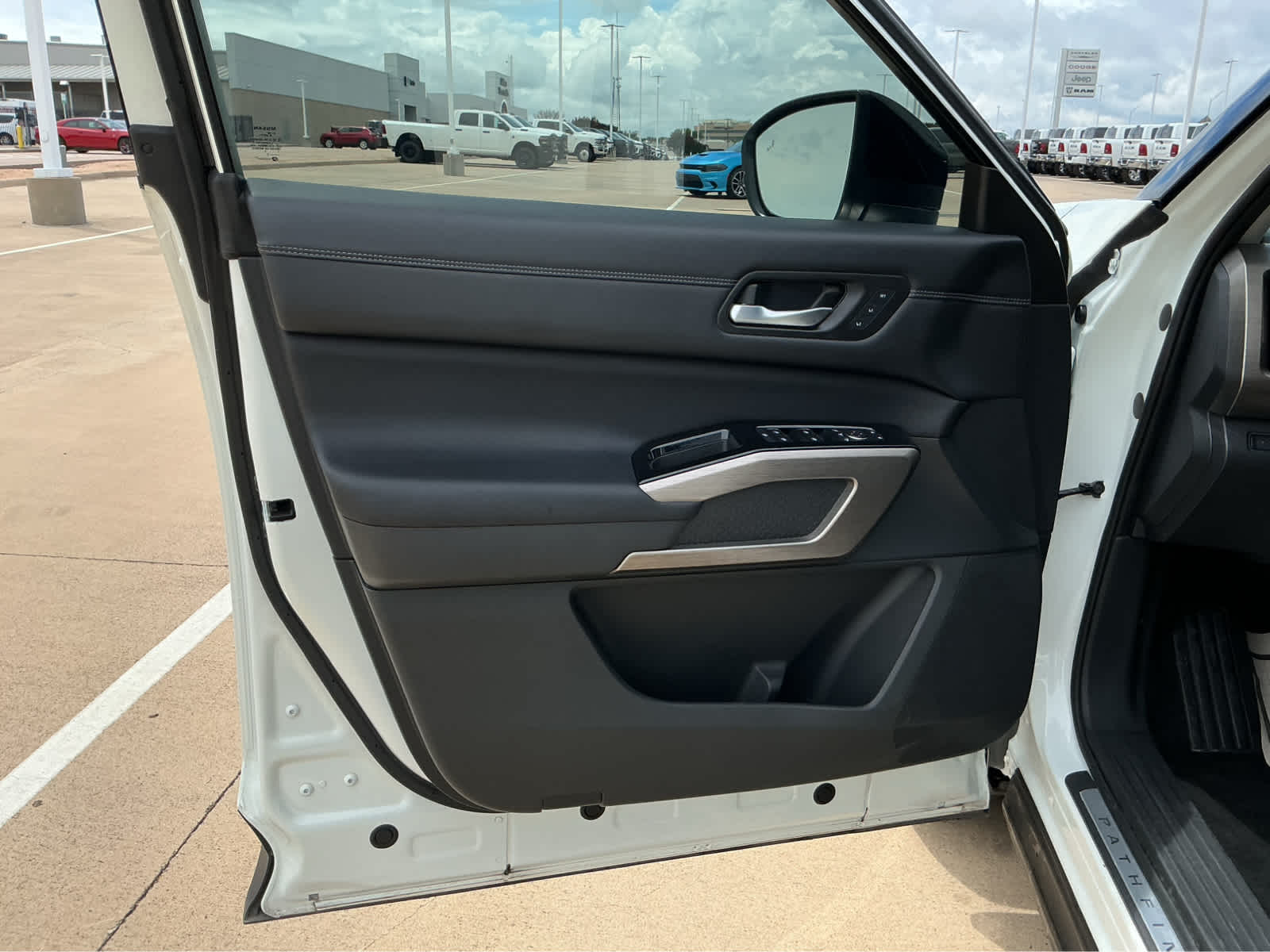 Used Car 2023 Nissan Pathfinder  Platinum For Sale Under $40,000 In Waco, Texas