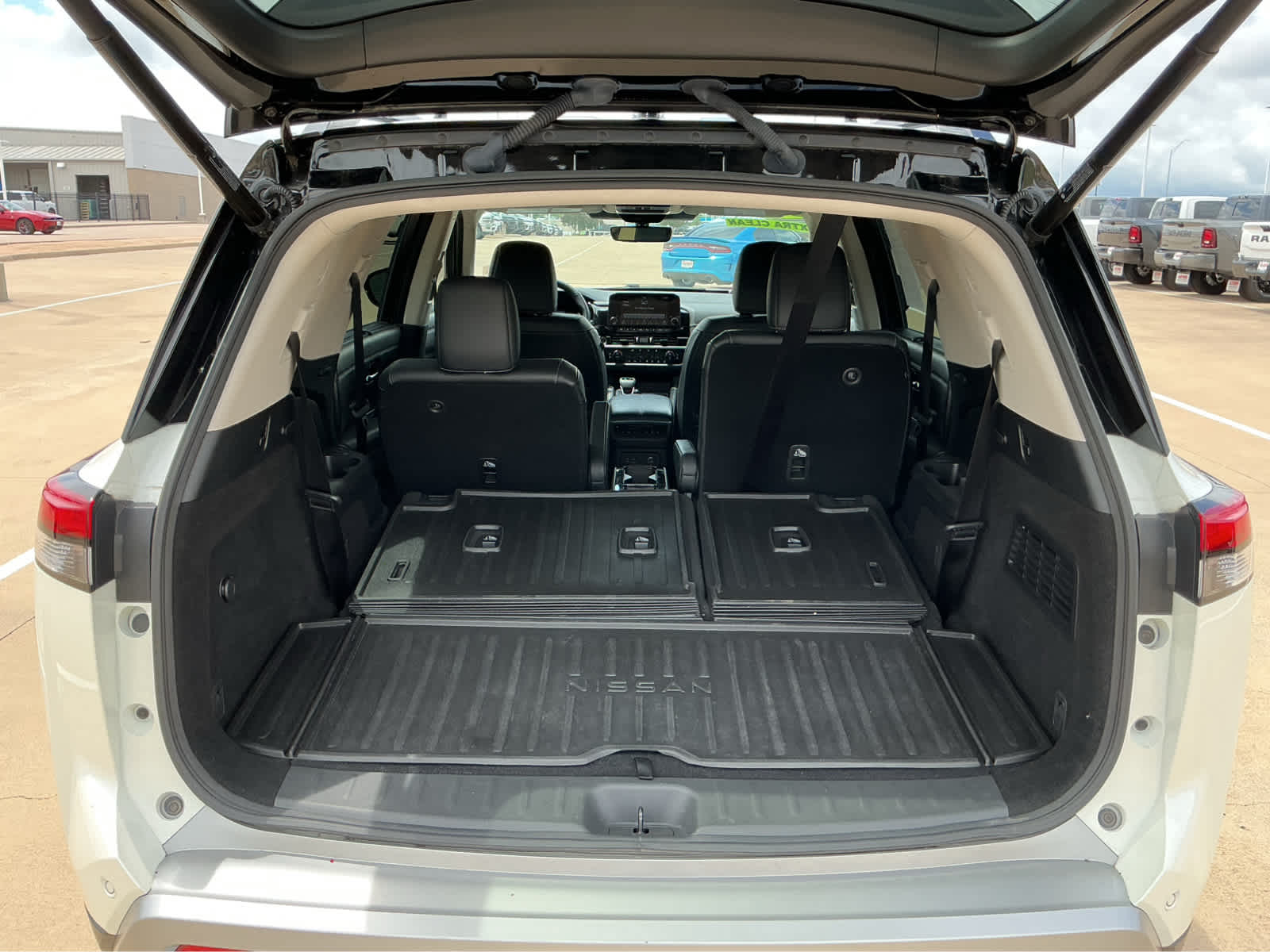 Used Car 2023 Nissan Pathfinder  Platinum For Sale Under $40,000 In Waco, Texas