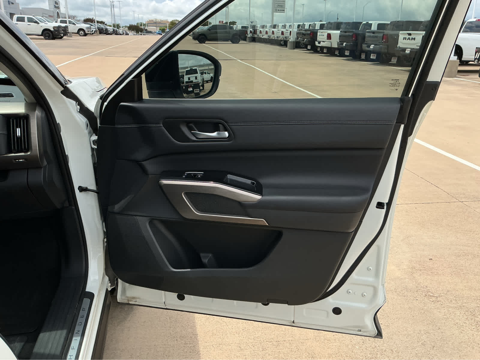 Used Car 2023 Nissan Pathfinder  Platinum For Sale Under $40,000 In Waco, Texas